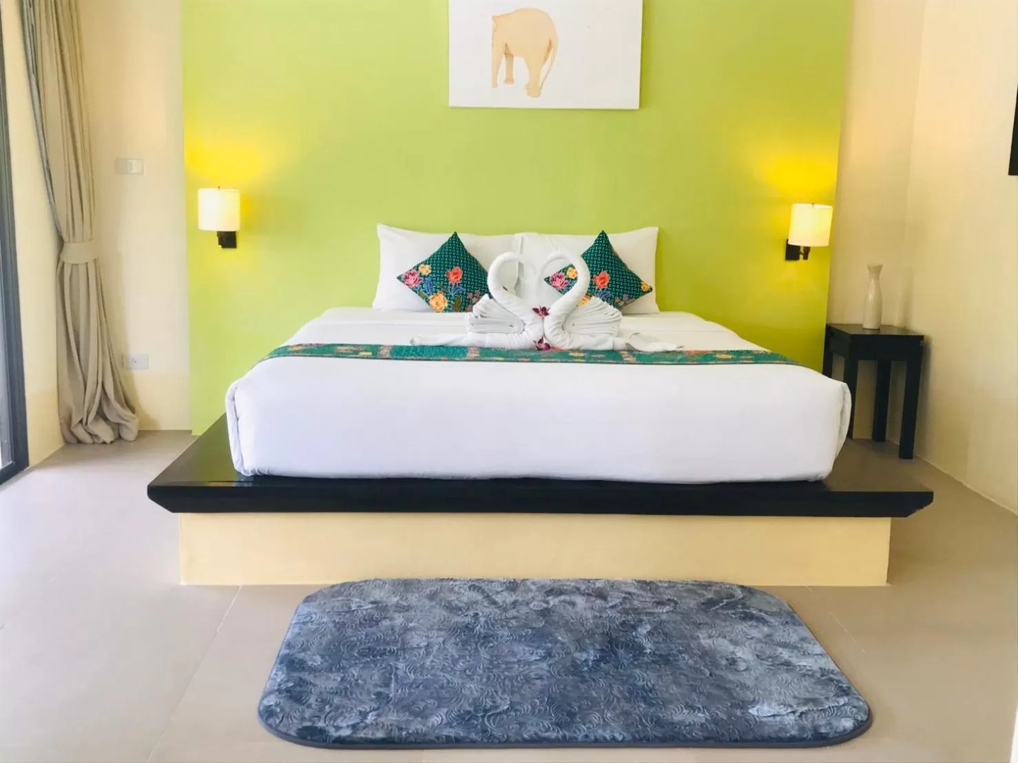 Bed in Palm Galleria Resort