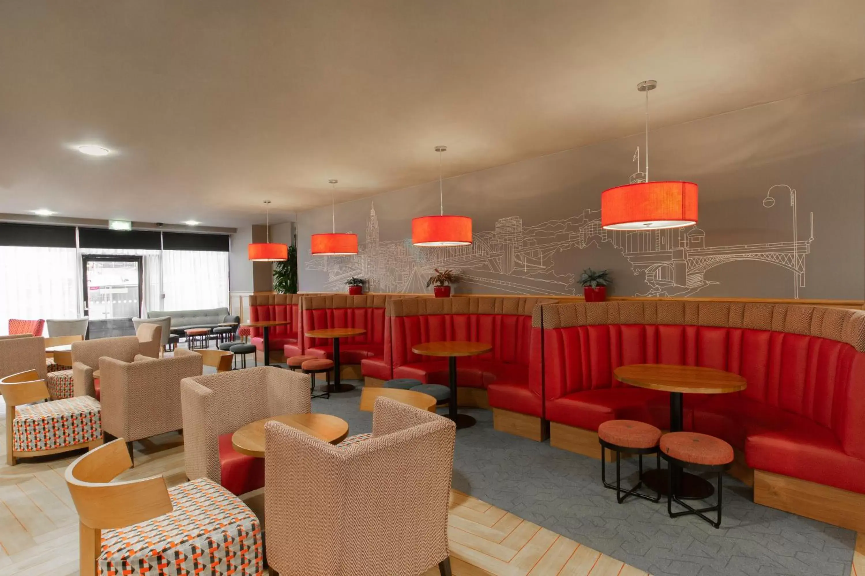 Lounge or bar, Restaurant/Places to Eat in Ramada Encore Newcastle-Gateshead