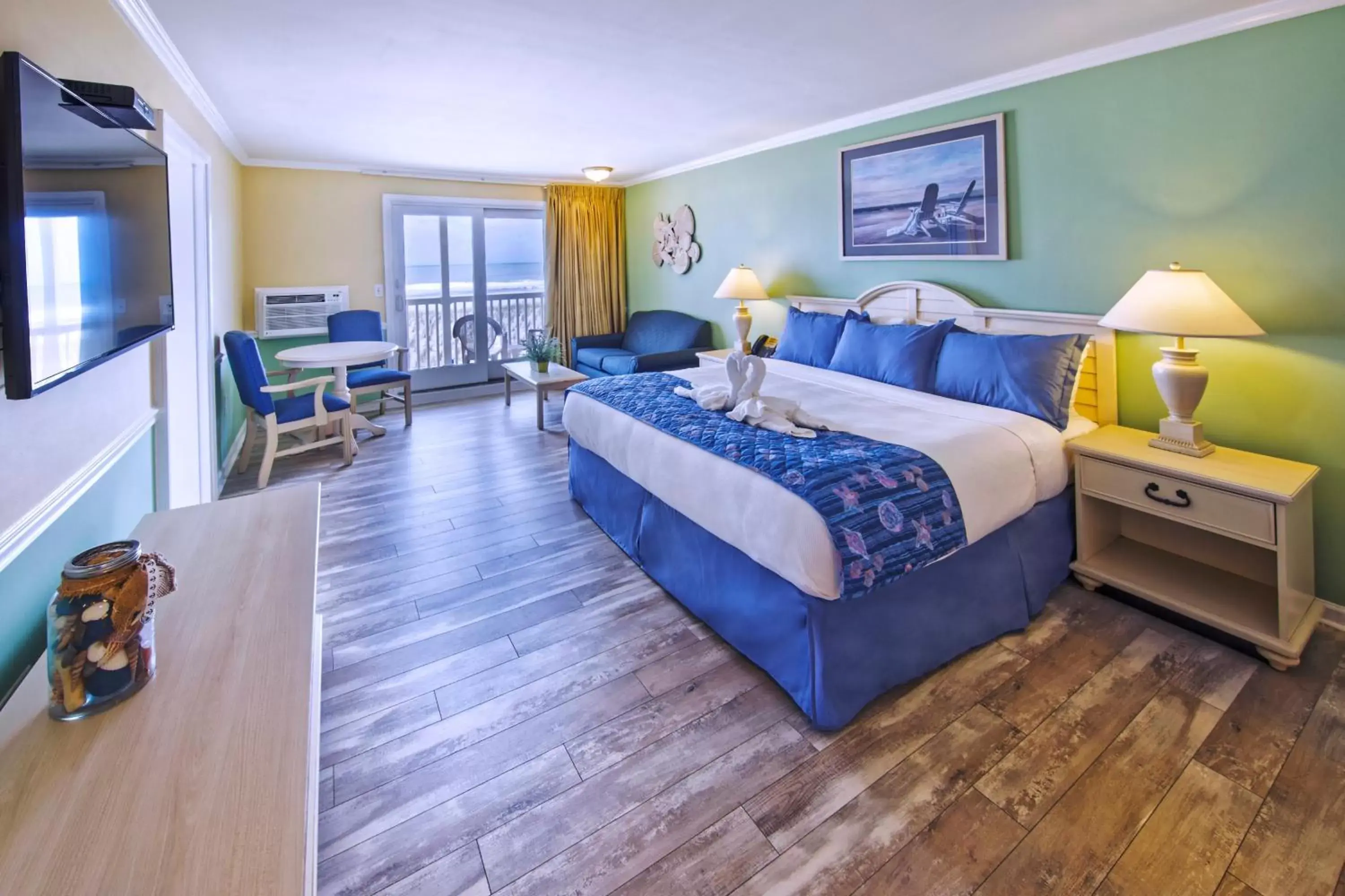 Bedroom in Drifting Sands Oceanfront Hotel