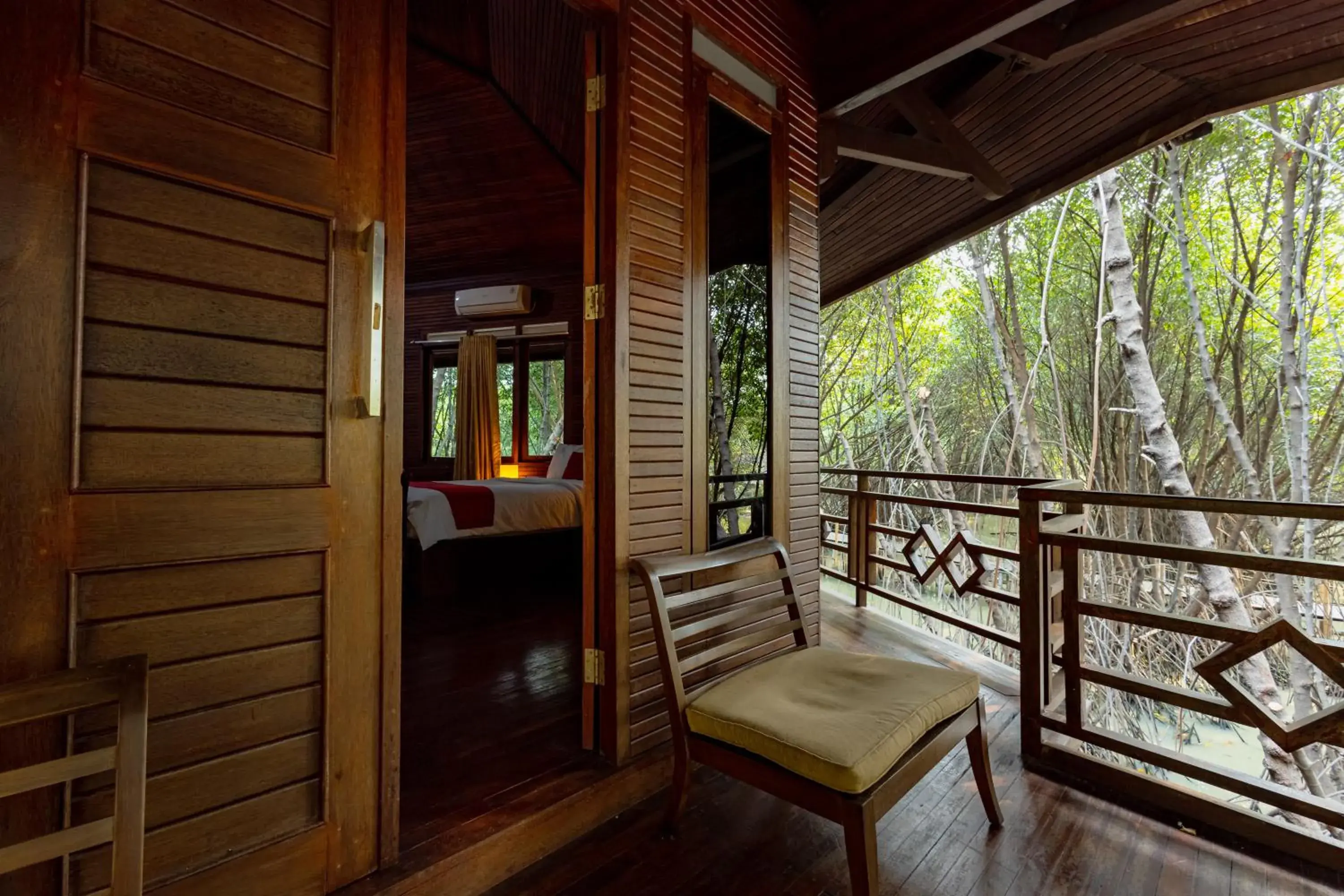 Balcony/Terrace in RedDoorz Resort @ Taman Wisata Mangrove