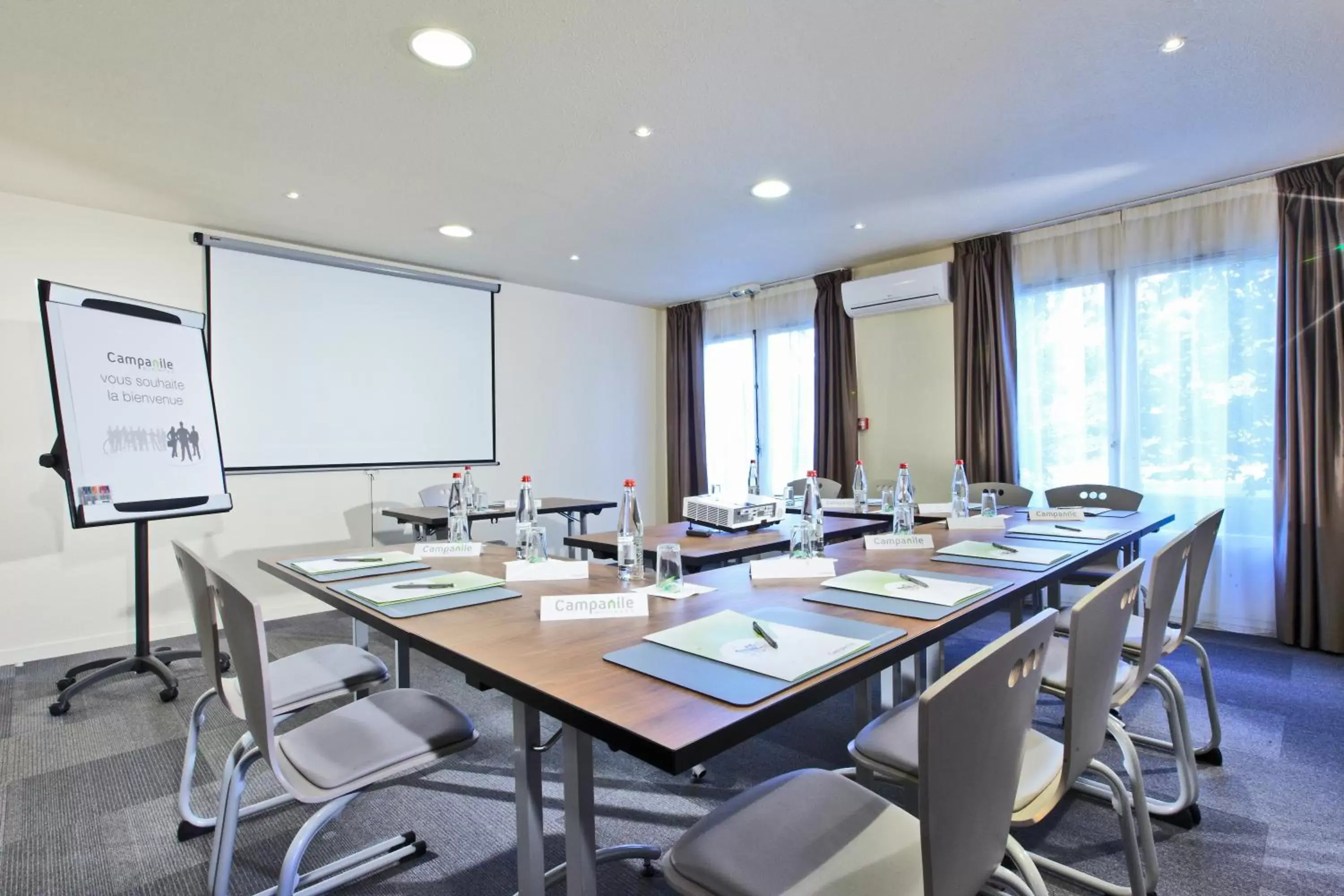 Business facilities in Campanile Chanas