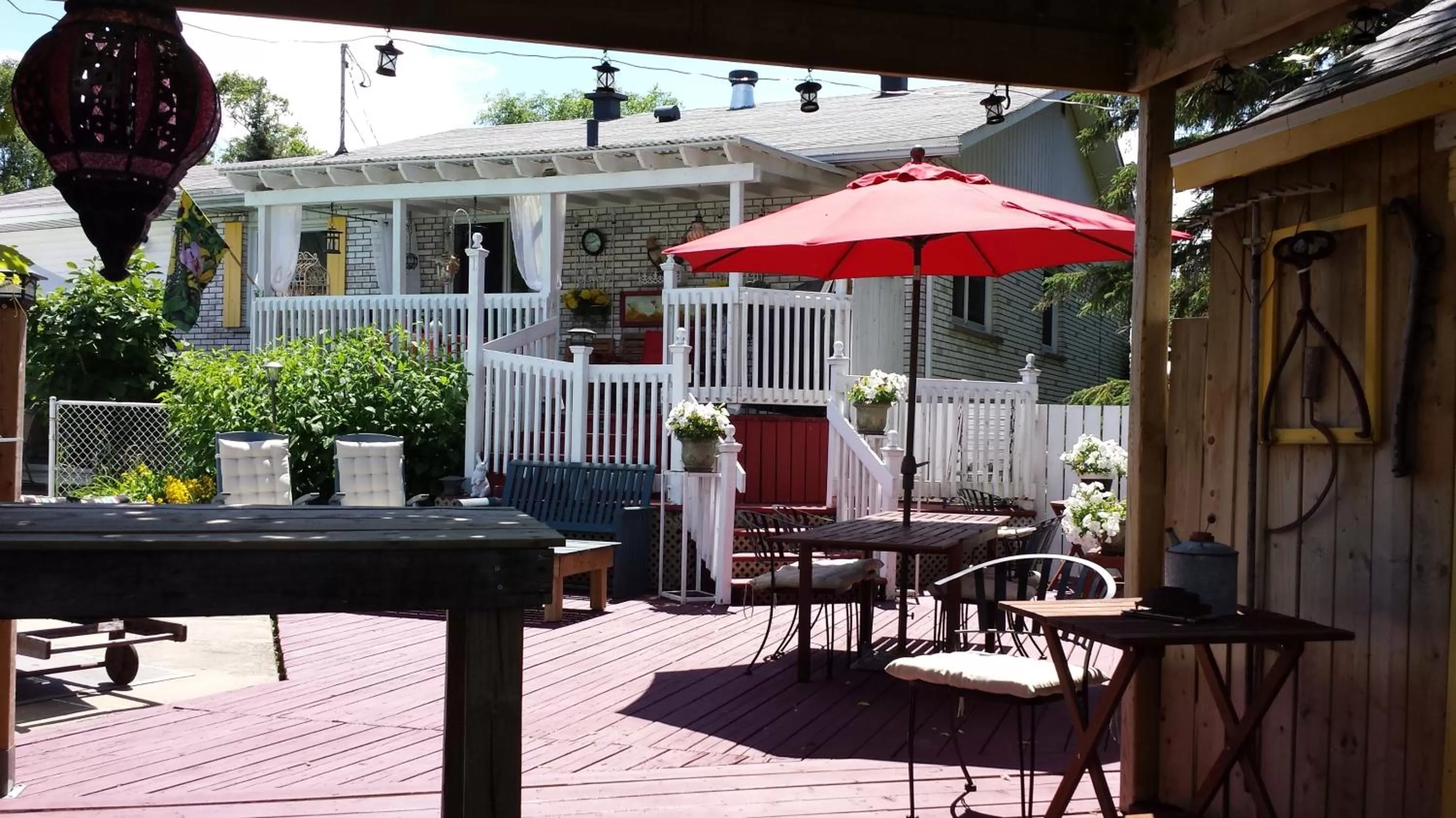 Patio in Atelier Galerie Anne Drouin Peinture & Pension