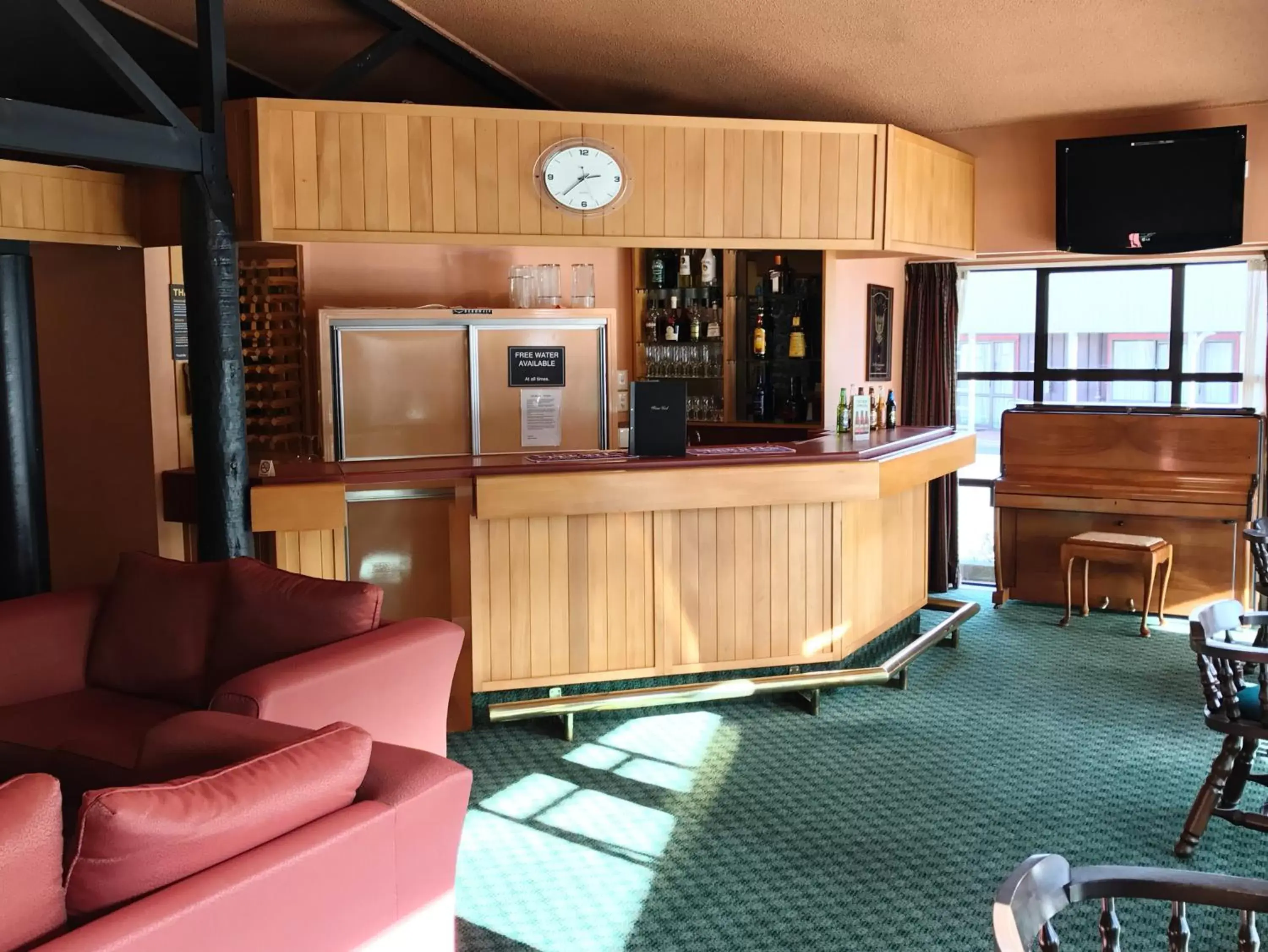 Lounge or bar, Lobby/Reception in The Village Inn Hotel