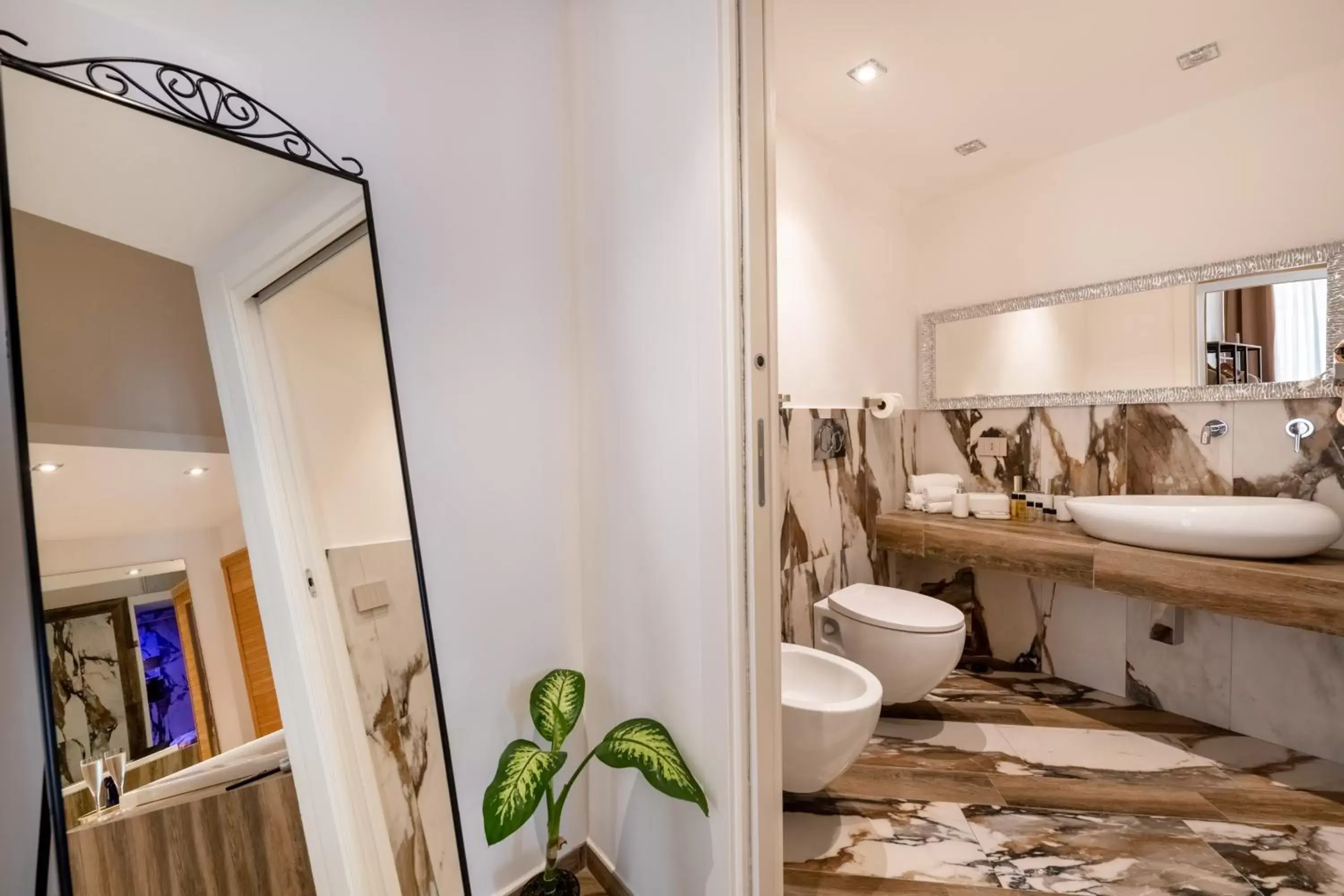 Bathroom in Sant'Antonino Luxury Suite