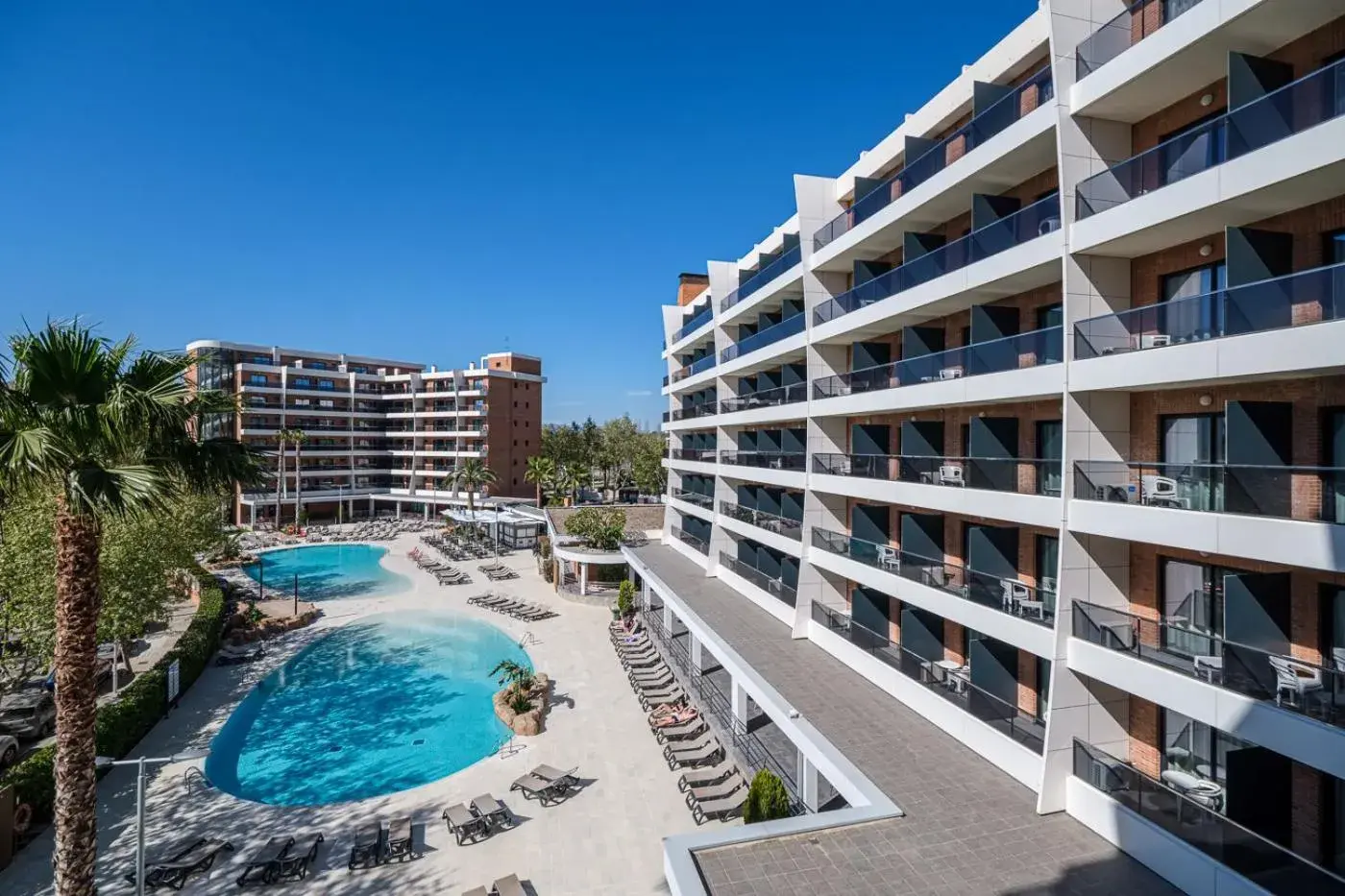 Property building, Pool View in Hotel California Garden