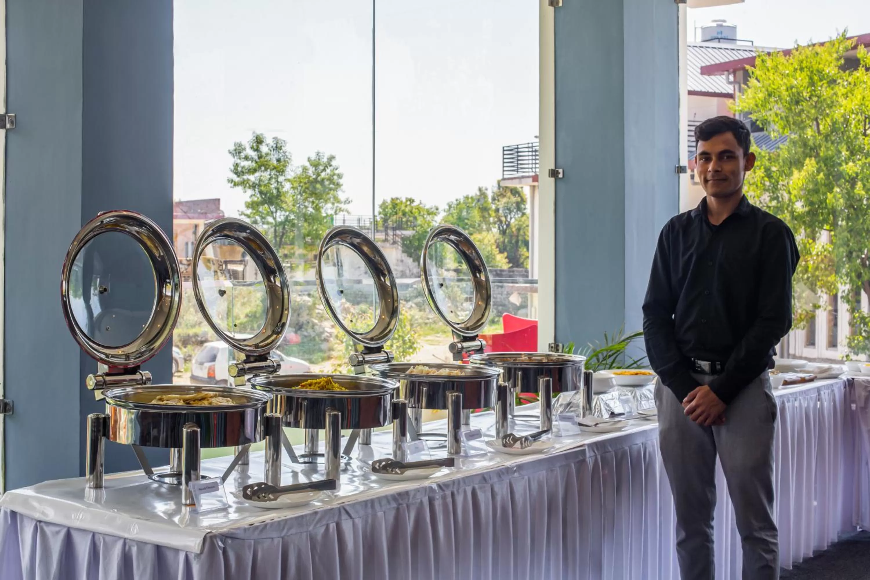 Restaurant/places to eat in Treebo Ortus Residency