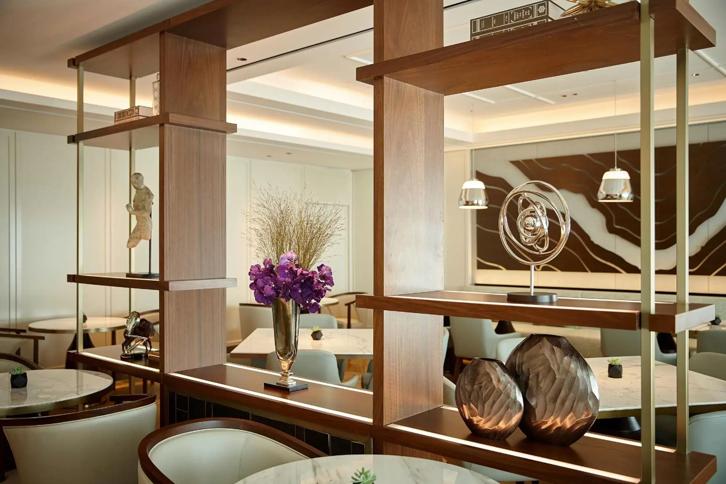 Lounge or bar in Lotte Hotel Seoul Executive Tower