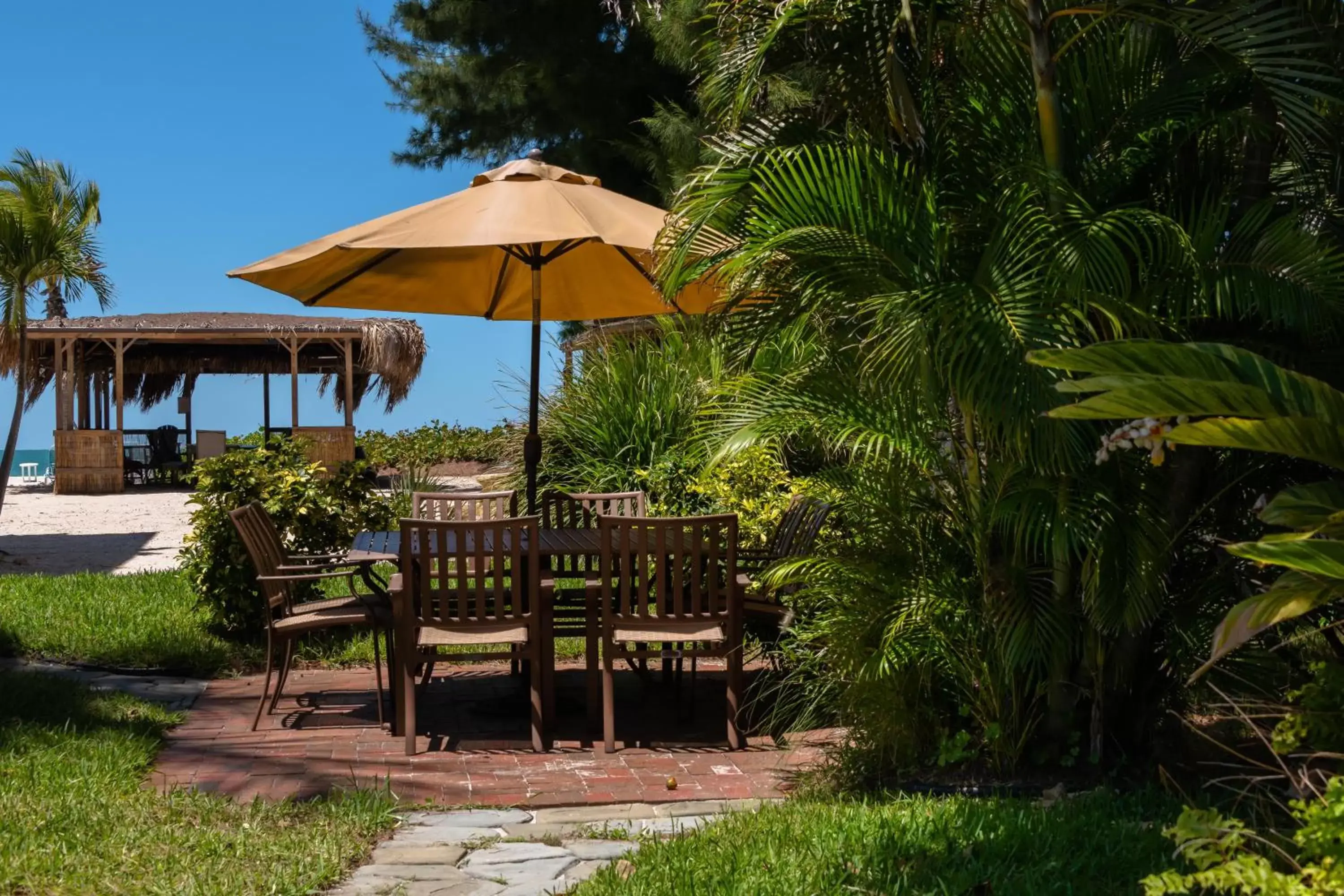 Patio in Cedar Cove Resort & Cottages