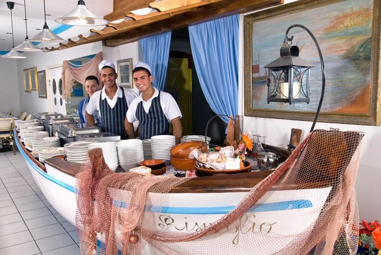 Restaurant/places to eat in Hotel Resort Marinella