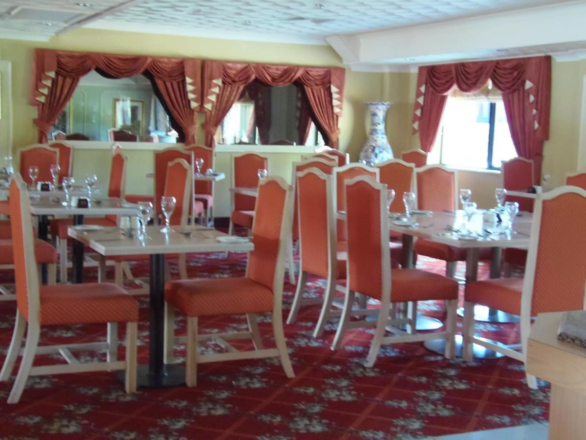 Restaurant/places to eat in Lakeside International Hotel