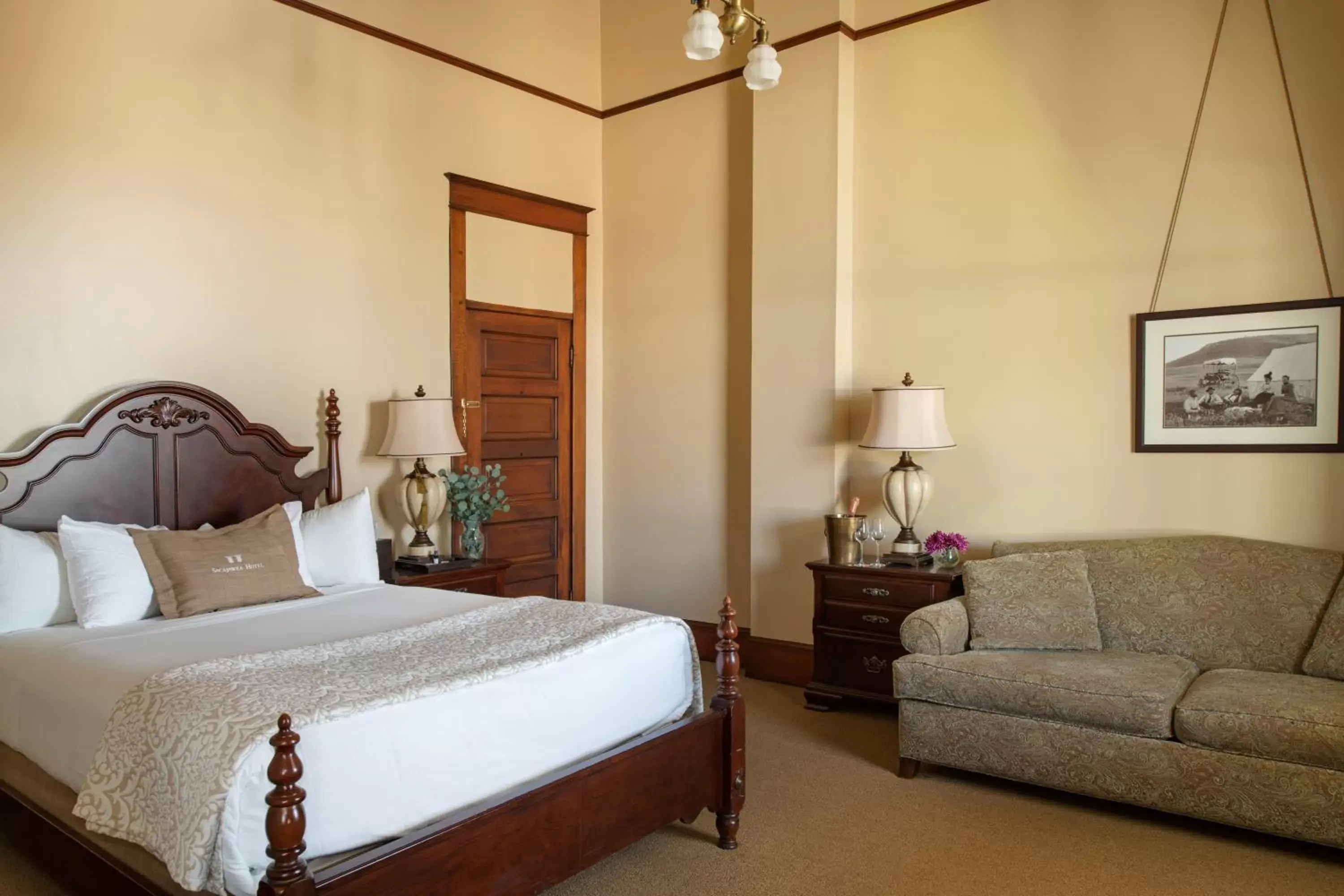 One-Bedroom Suite in The Sacajawea Hotel One-Bedroom Suite in The Sacajawea Hotel