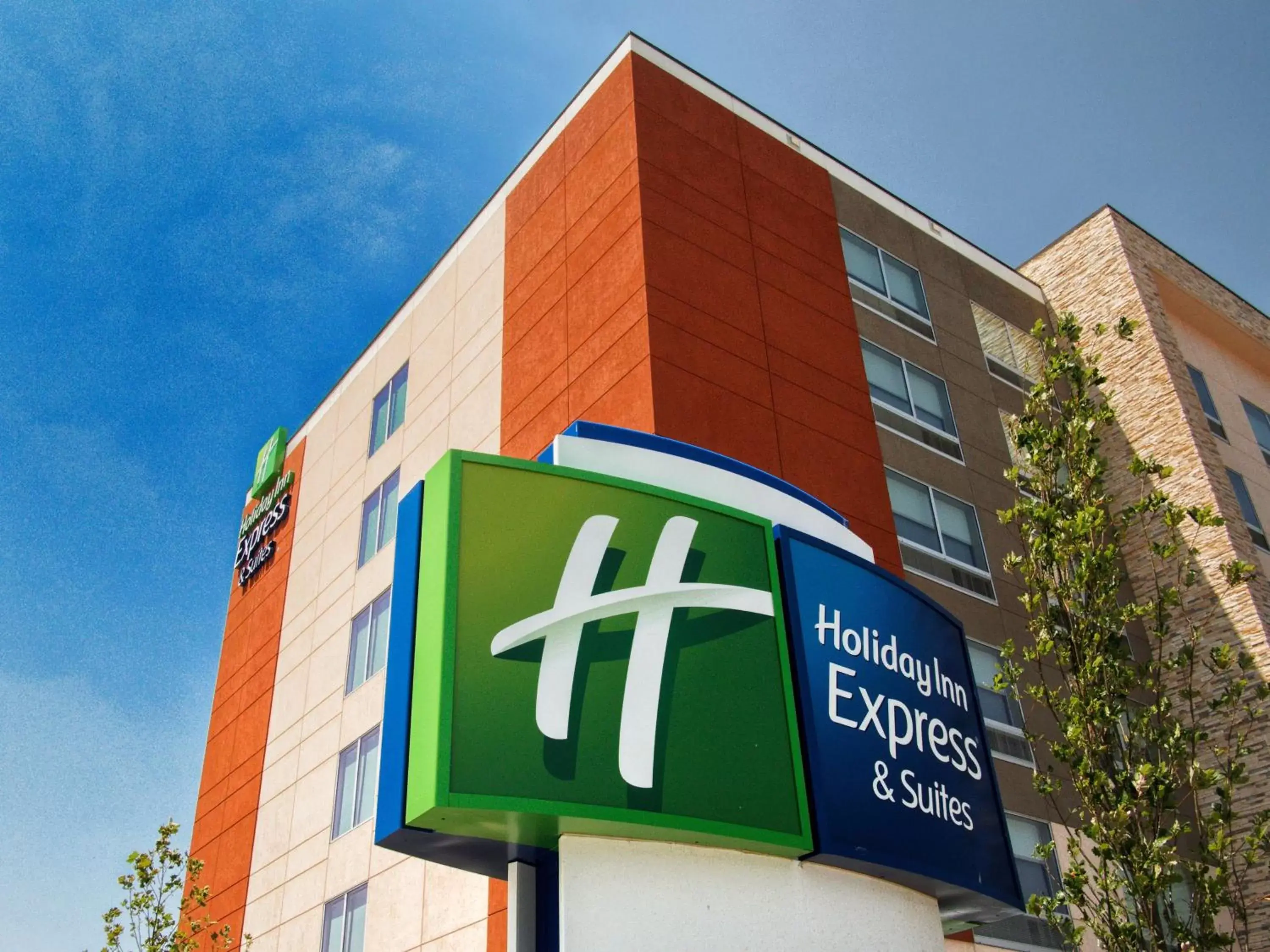 Property Building in Holiday Inn Express & Suites Moore, an IHG Hotel