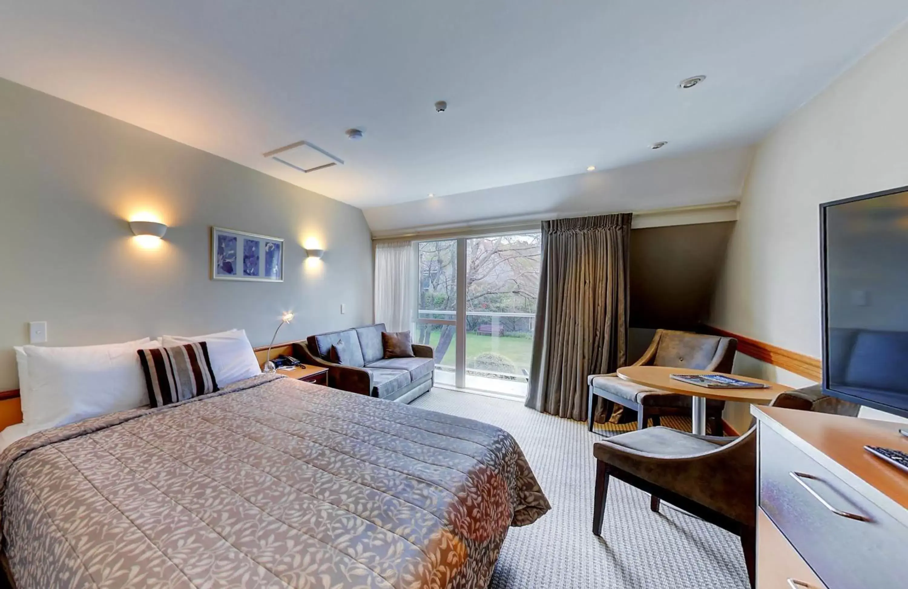 Photo of the whole room in Dunedin Leisure Lodge - Distinction