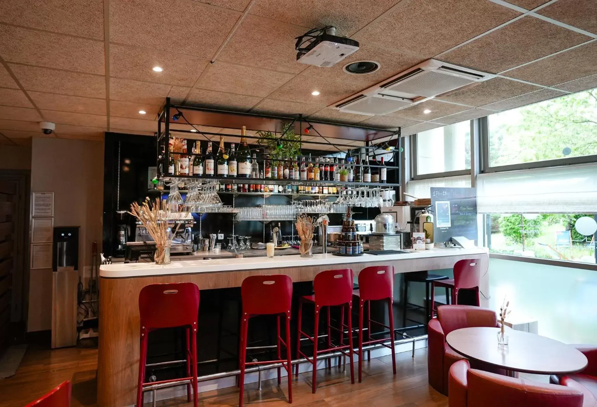 Lounge or bar, Lounge/Bar in Hotel Campanile Roissy