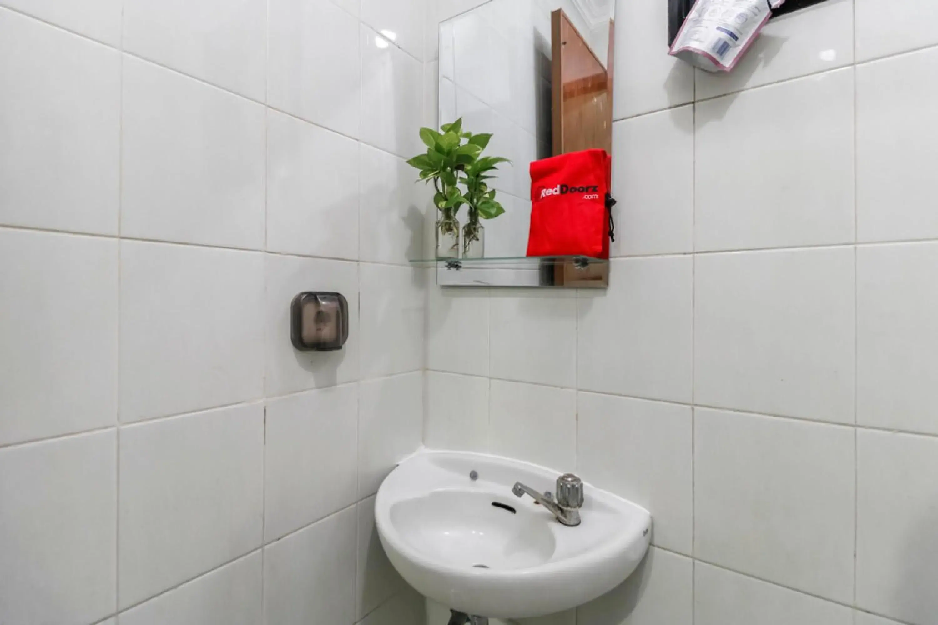 Bathroom in RedDoorz Plus near Trisakti University