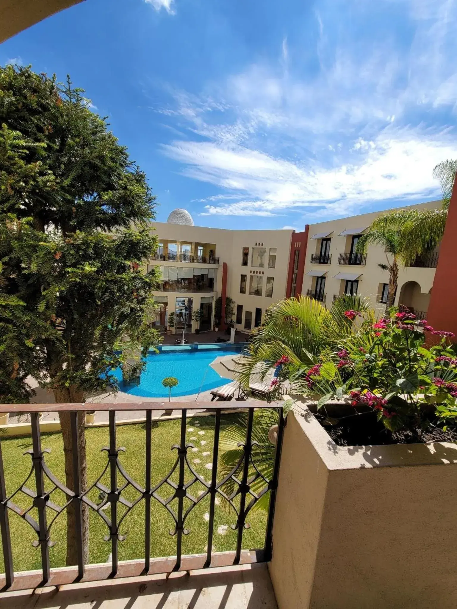 Balcony/Terrace, Pool View in Hotel Quinta las Alondras