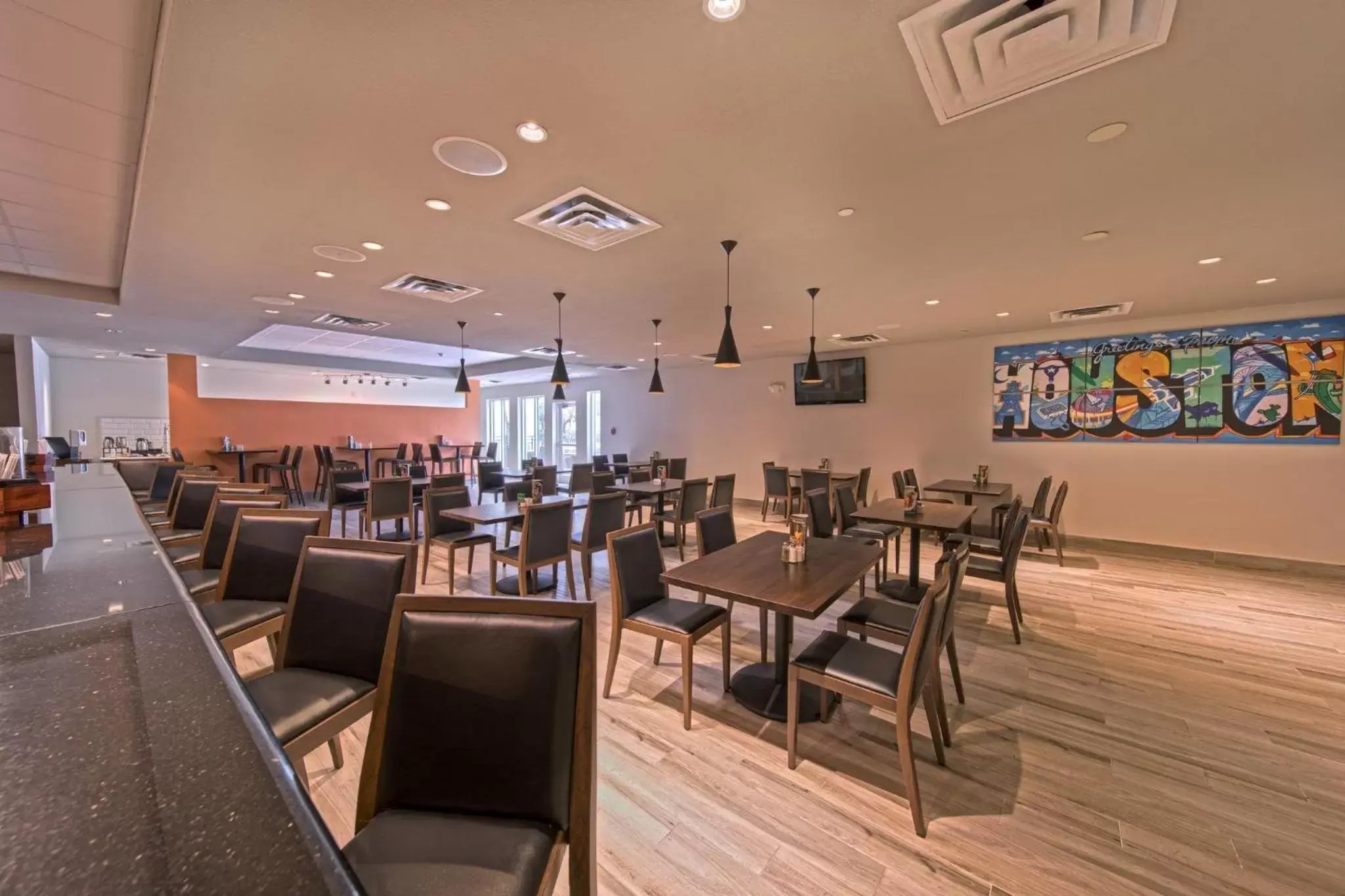 Lounge or bar, Restaurant/Places to Eat in Holiday Inn Houston West - Westway Park, an IHG Hotel
