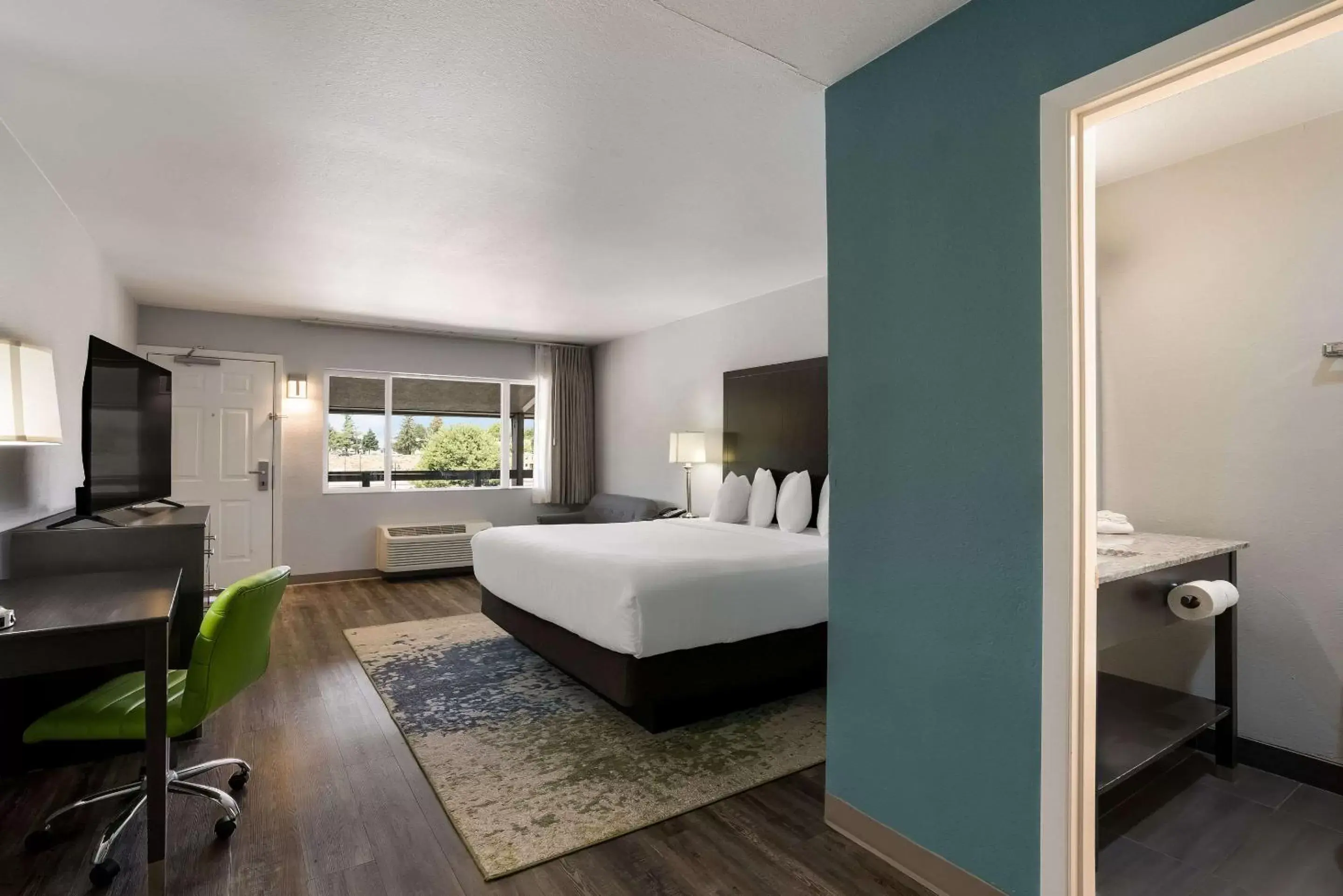 Bedroom, Bed in Richland Riverfront Hotel, Ascend Hotel Collection