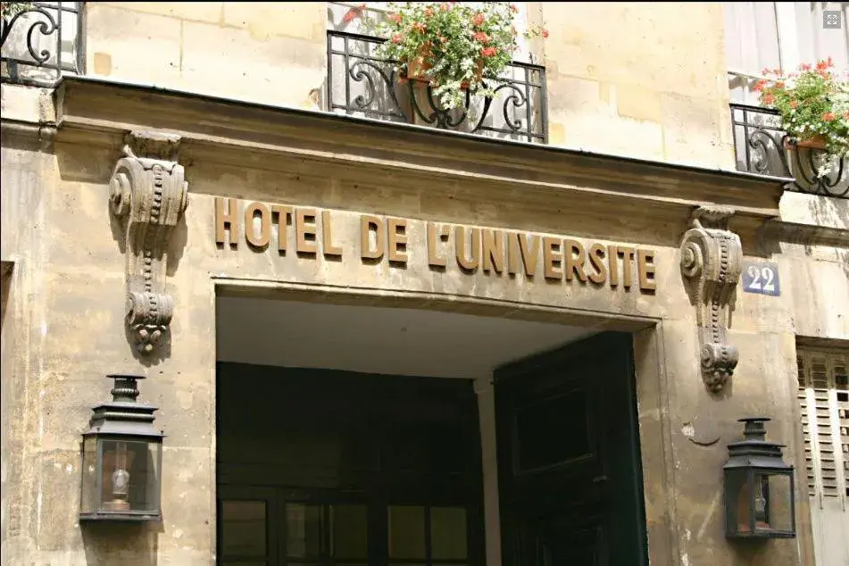 Facade/entrance in Hotel de L'Universite