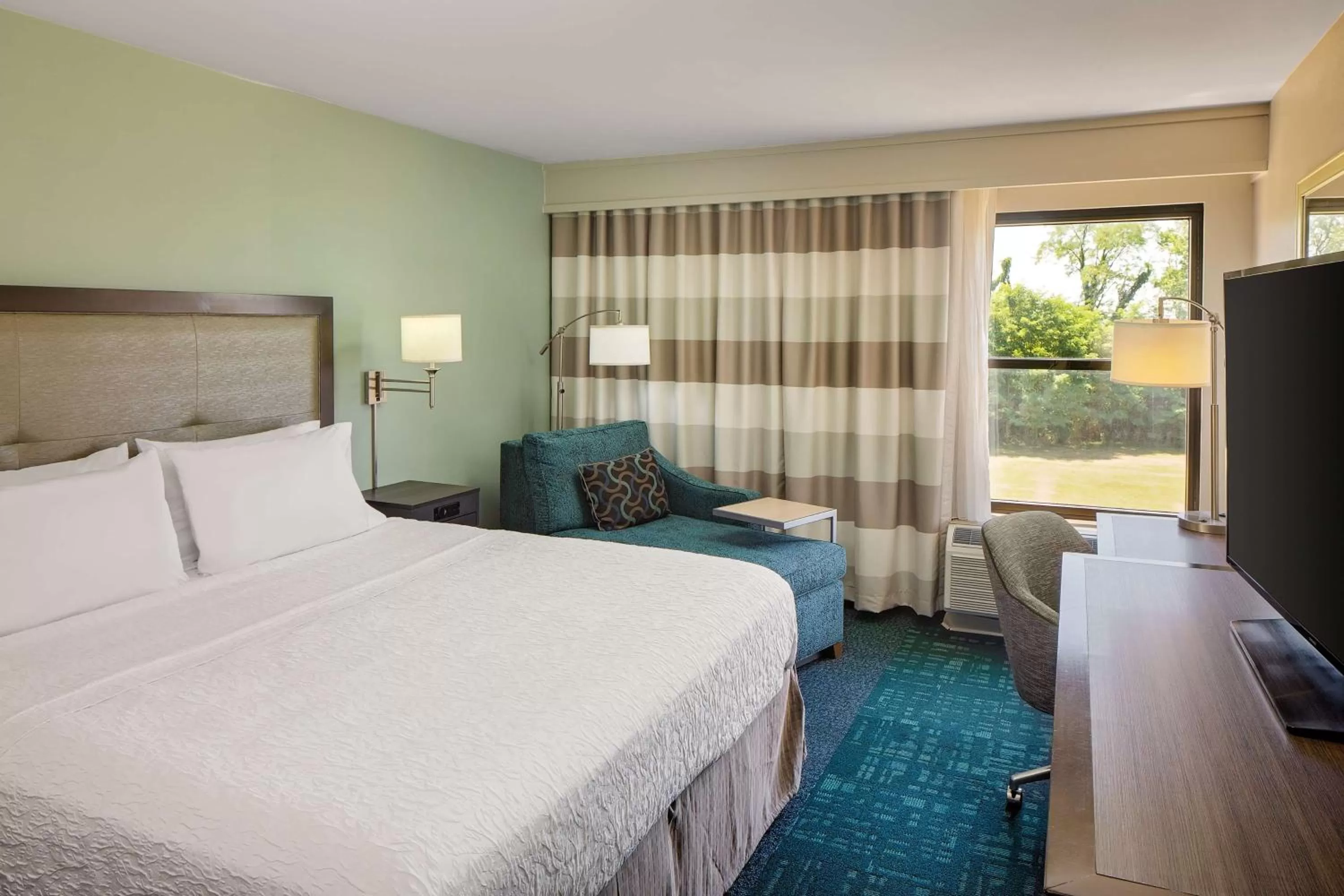 Bedroom, Bed in Hampton Inn & Suites Nashville-Airport