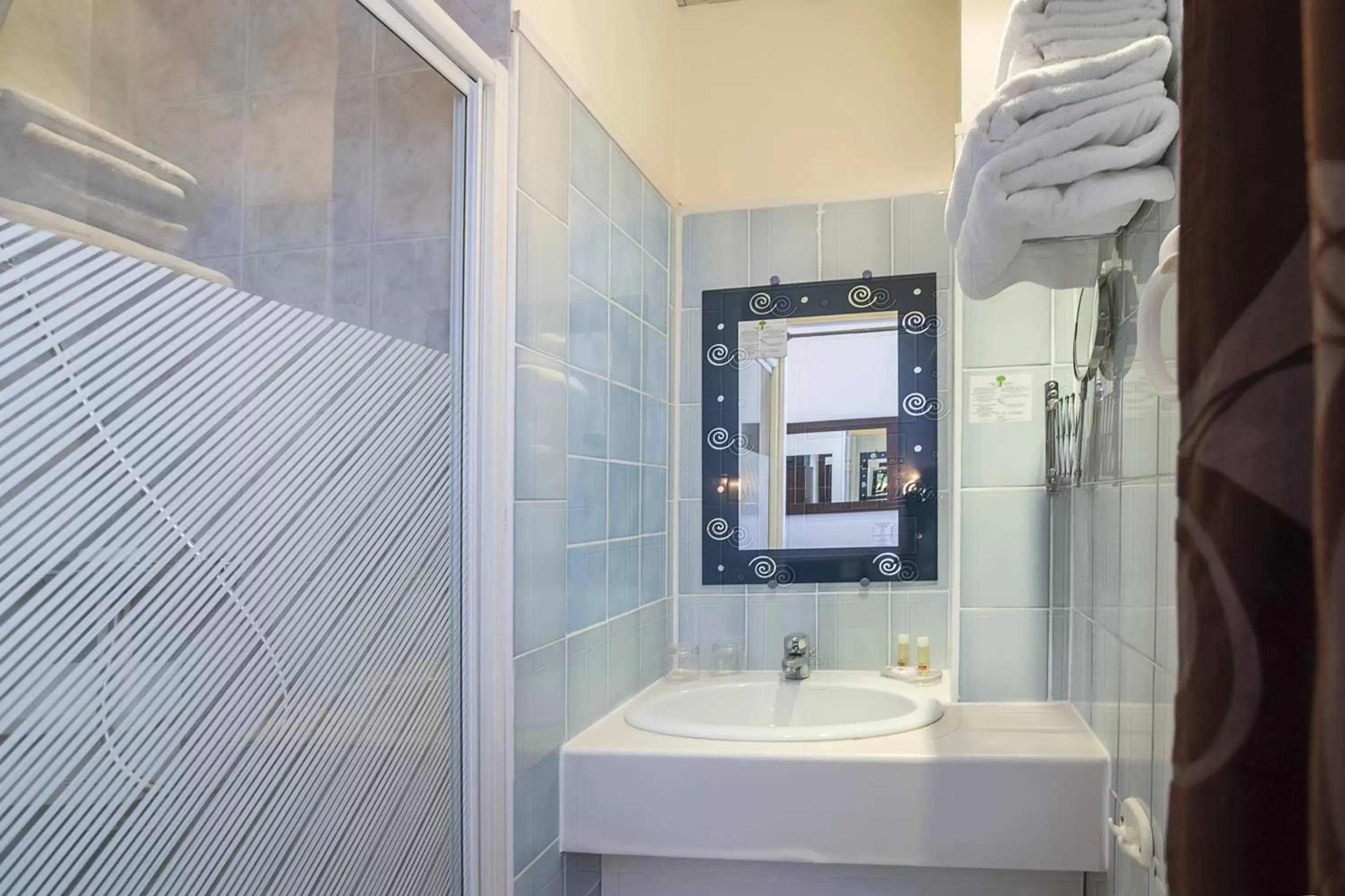 Bathroom in Hotel Du Moulin d'Or