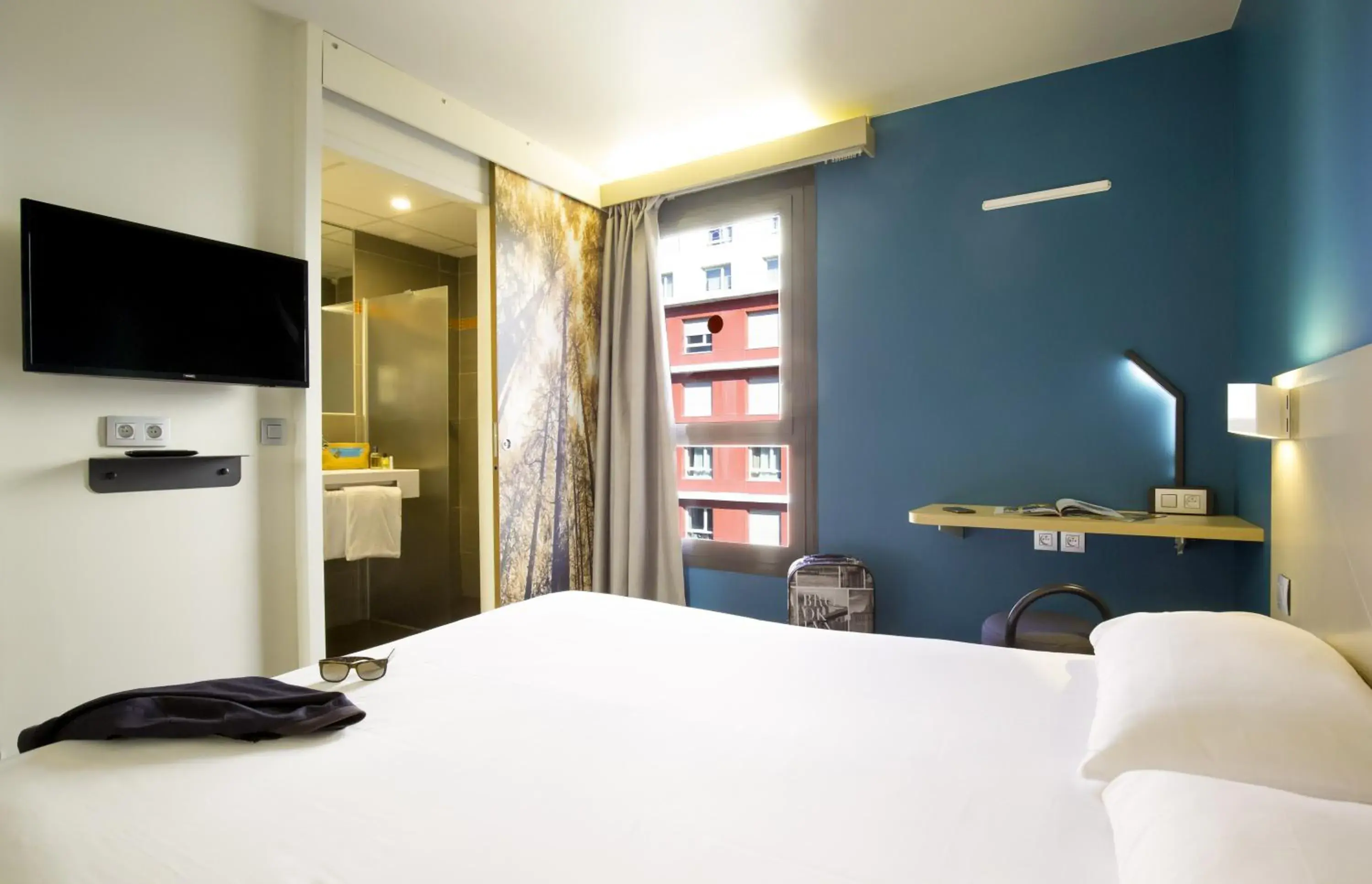 Bedroom, Bed in B&B HOTEL Marseille Centre La Timone