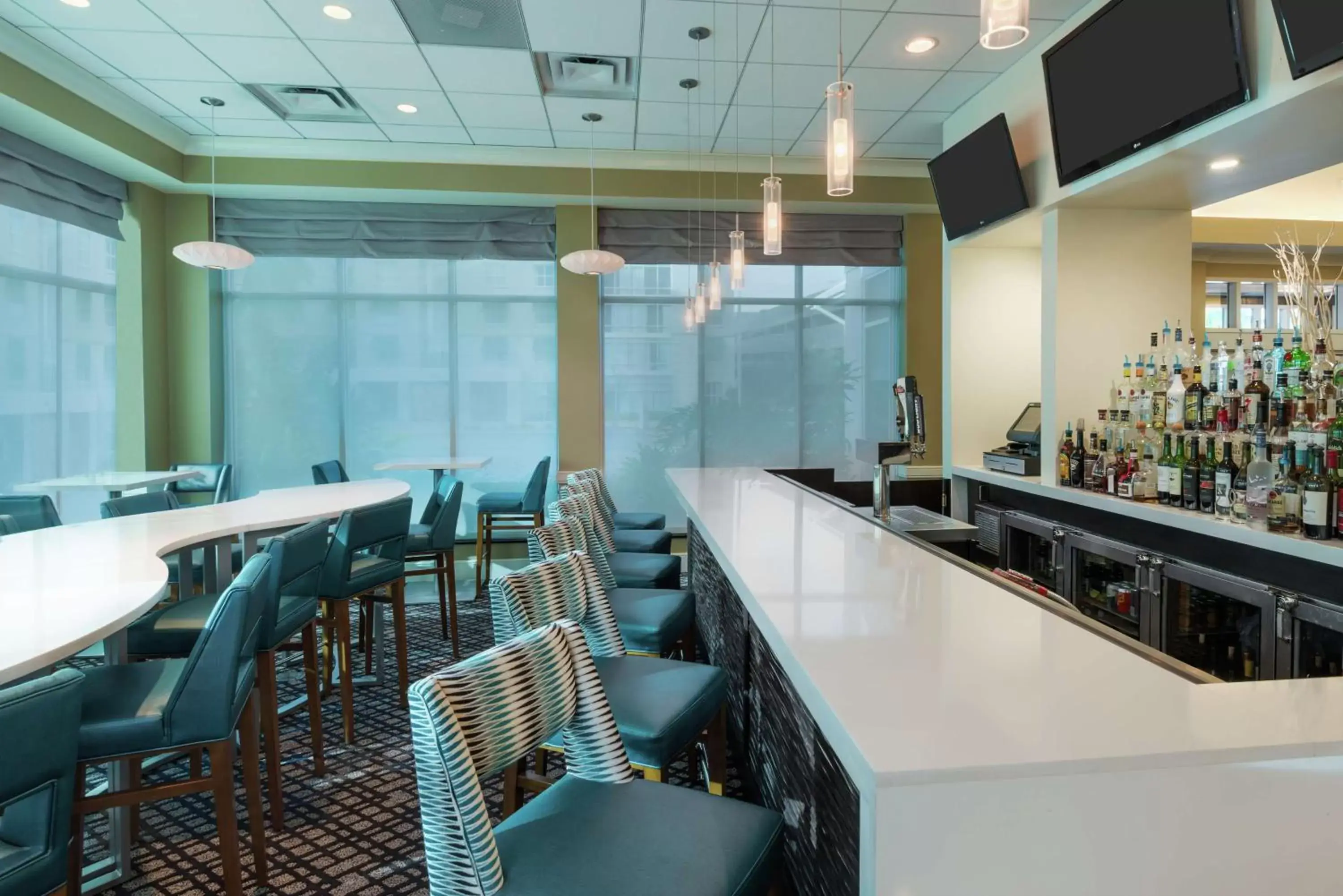 Lounge or bar, Restaurant/Places to Eat in Hilton Garden Inn Tampa Airport/Westshore