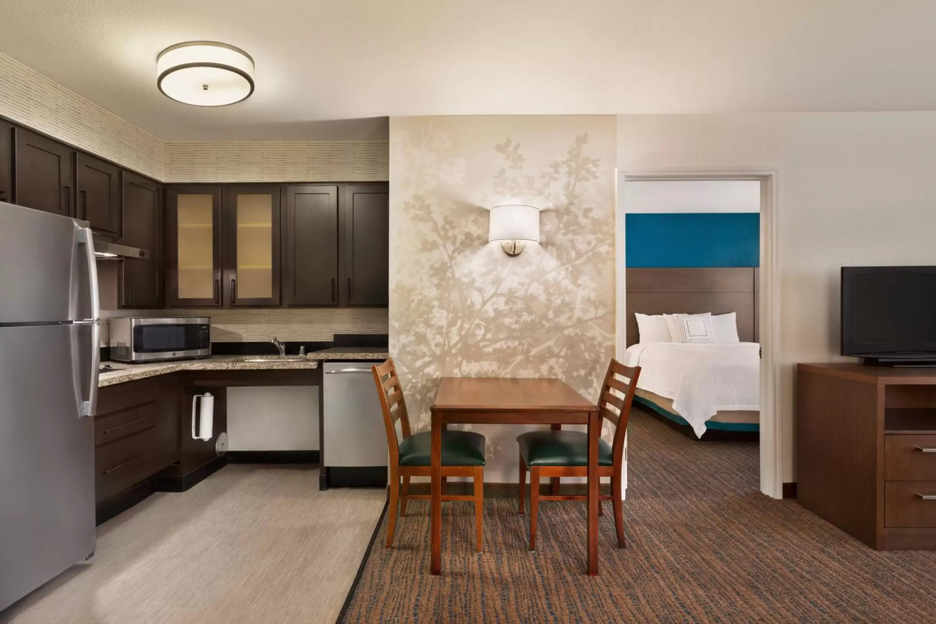 Bedroom, Kitchen/Kitchenette in Residence Inn Phoenix Chandler/Fashion Center