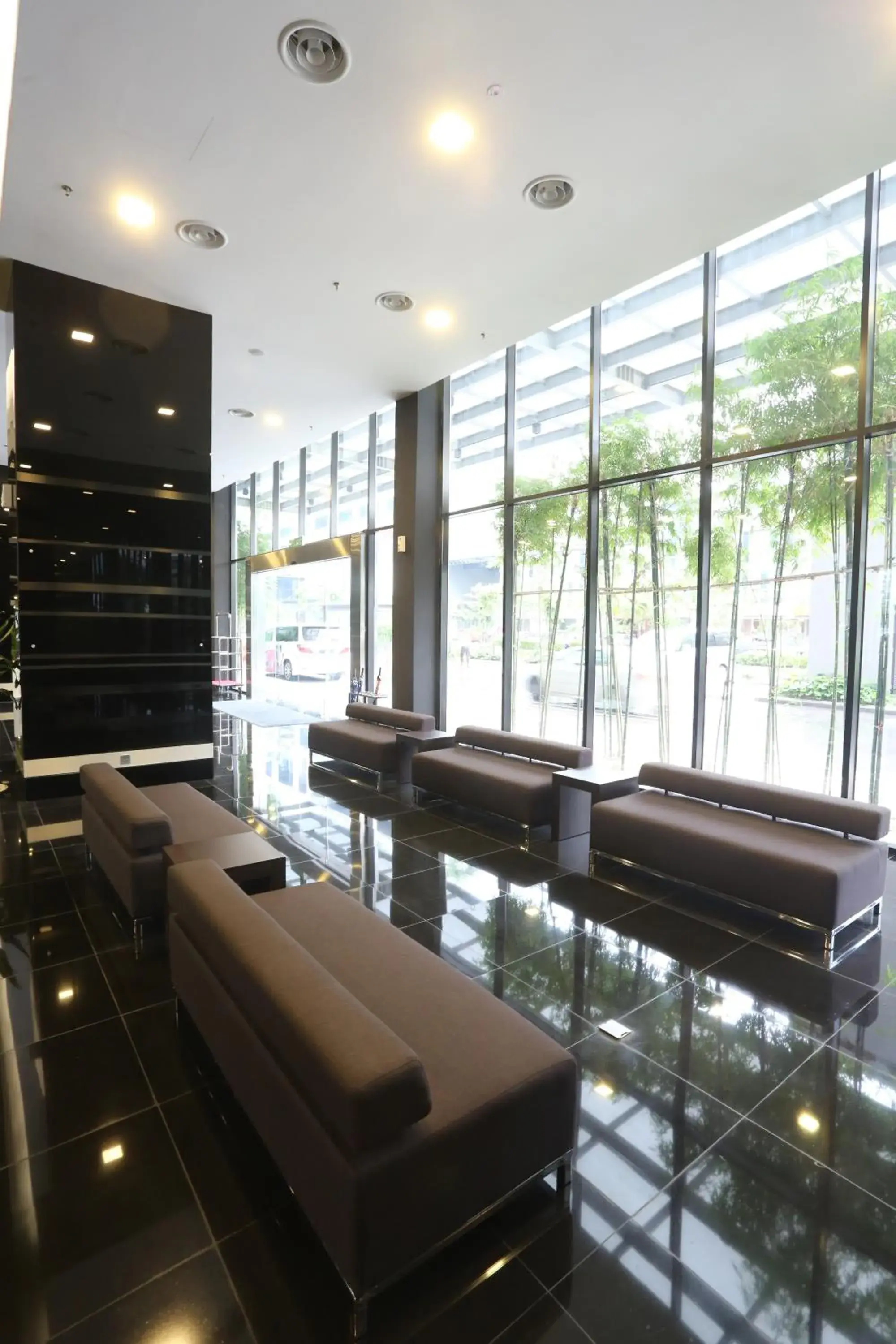 Lobby or reception, Lounge/Bar in e.City Hotel@OneCity