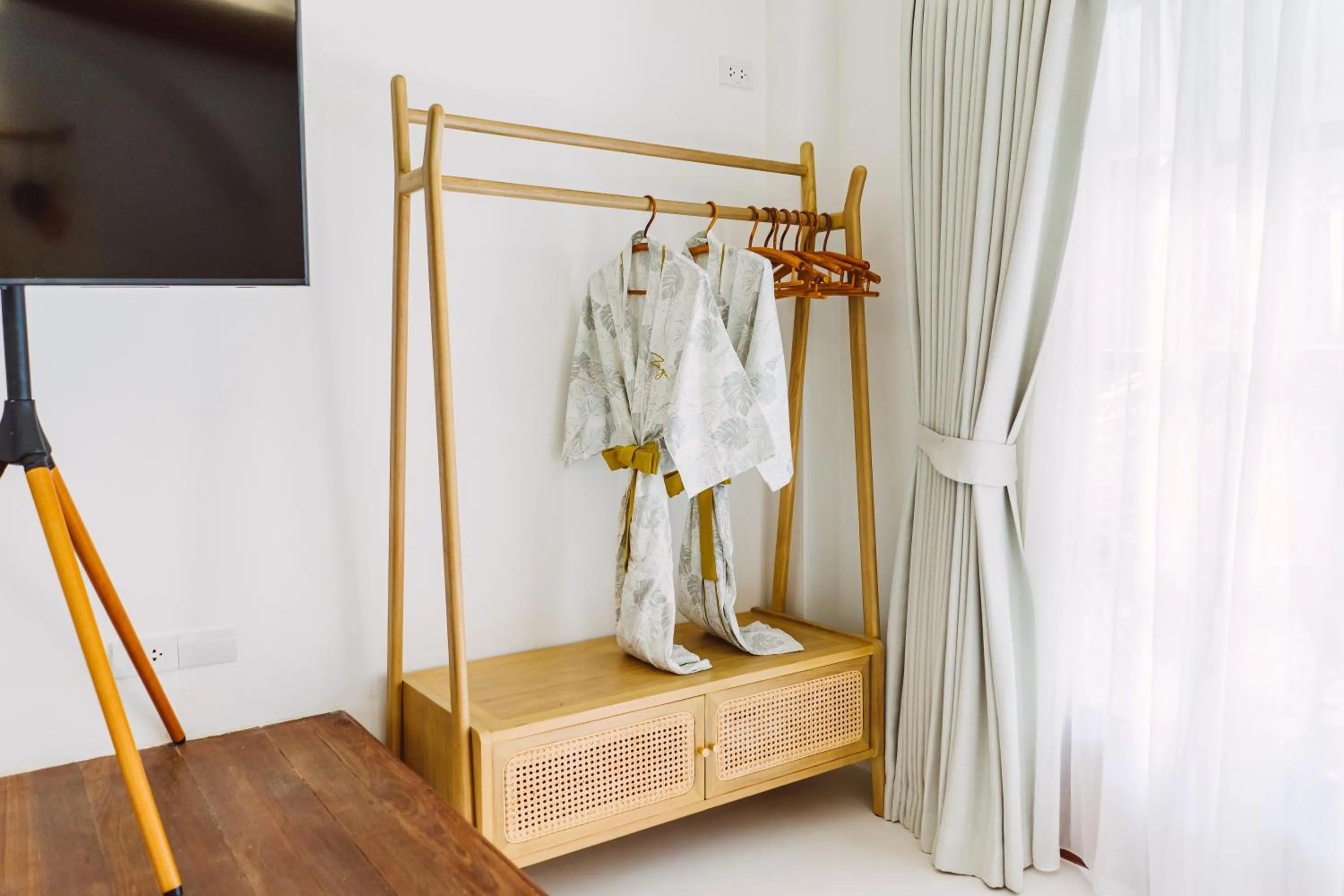 wardrobe in Zazen Boutique Resort & Spa