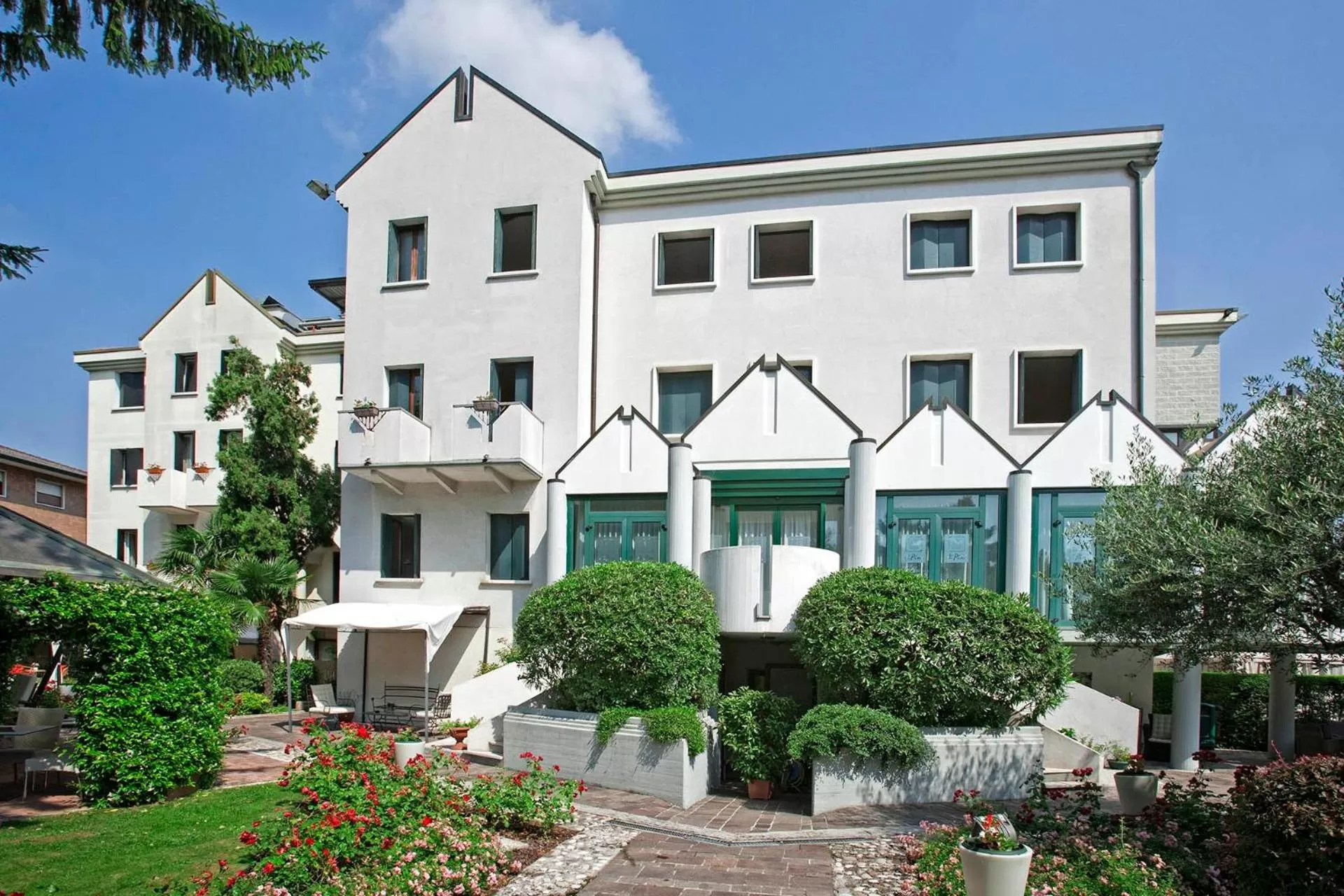 Property building in Park Hotel Ai Pini & Restaurant Ai Pini