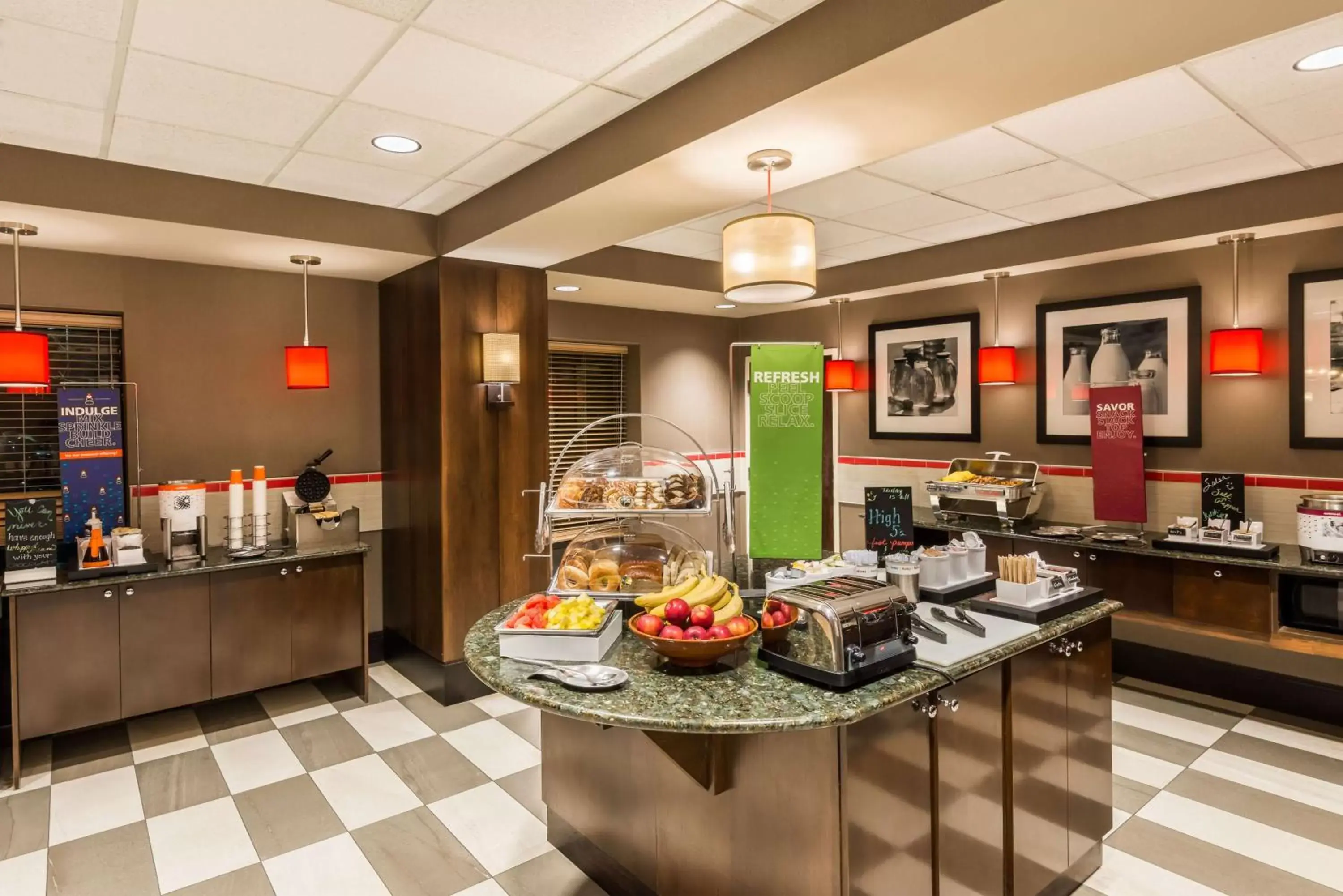 Breakfast, Food in Hampton Inn & Suites Columbus Polaris