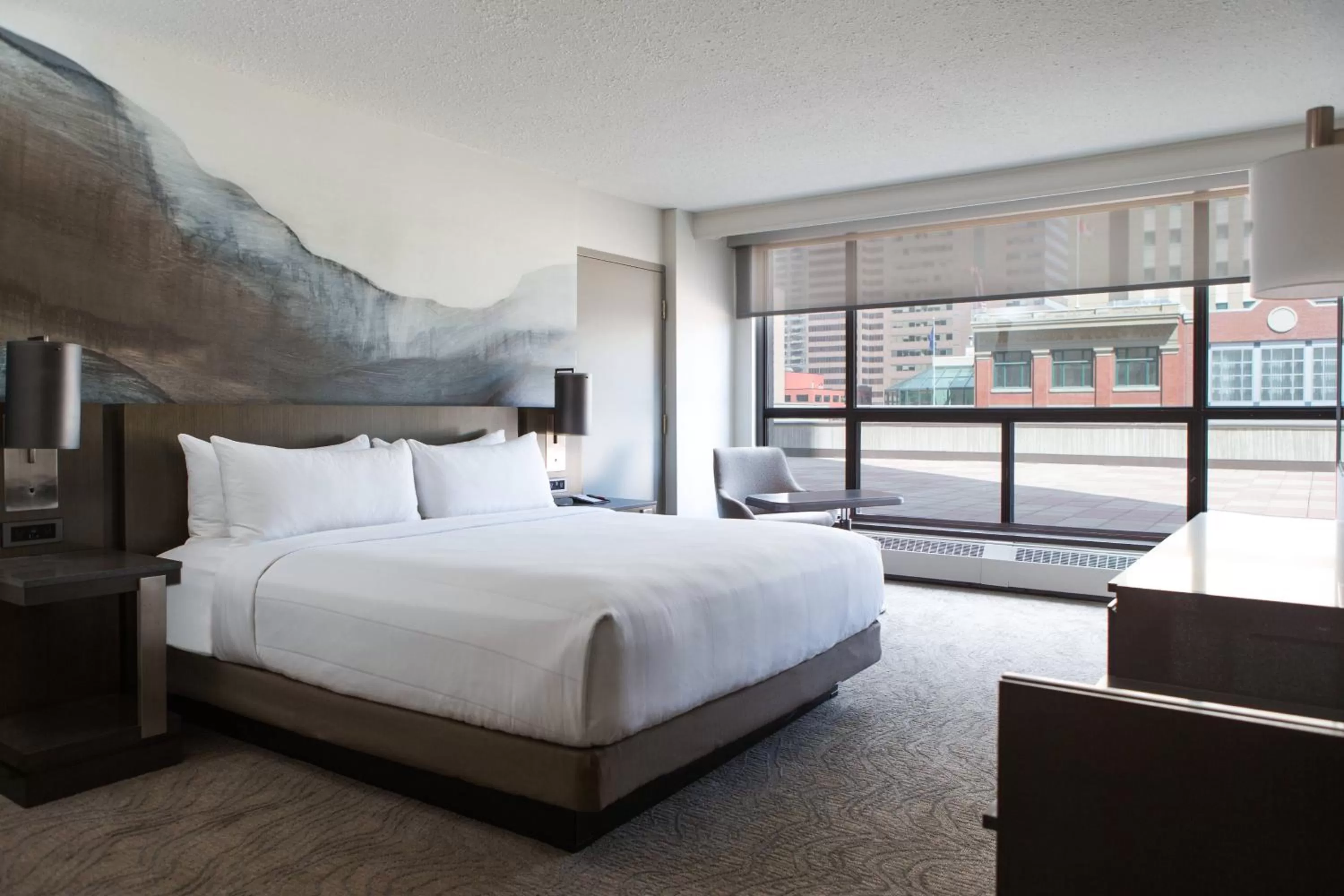 Photo of the whole room, Bed in Calgary Marriott Downtown Hotel