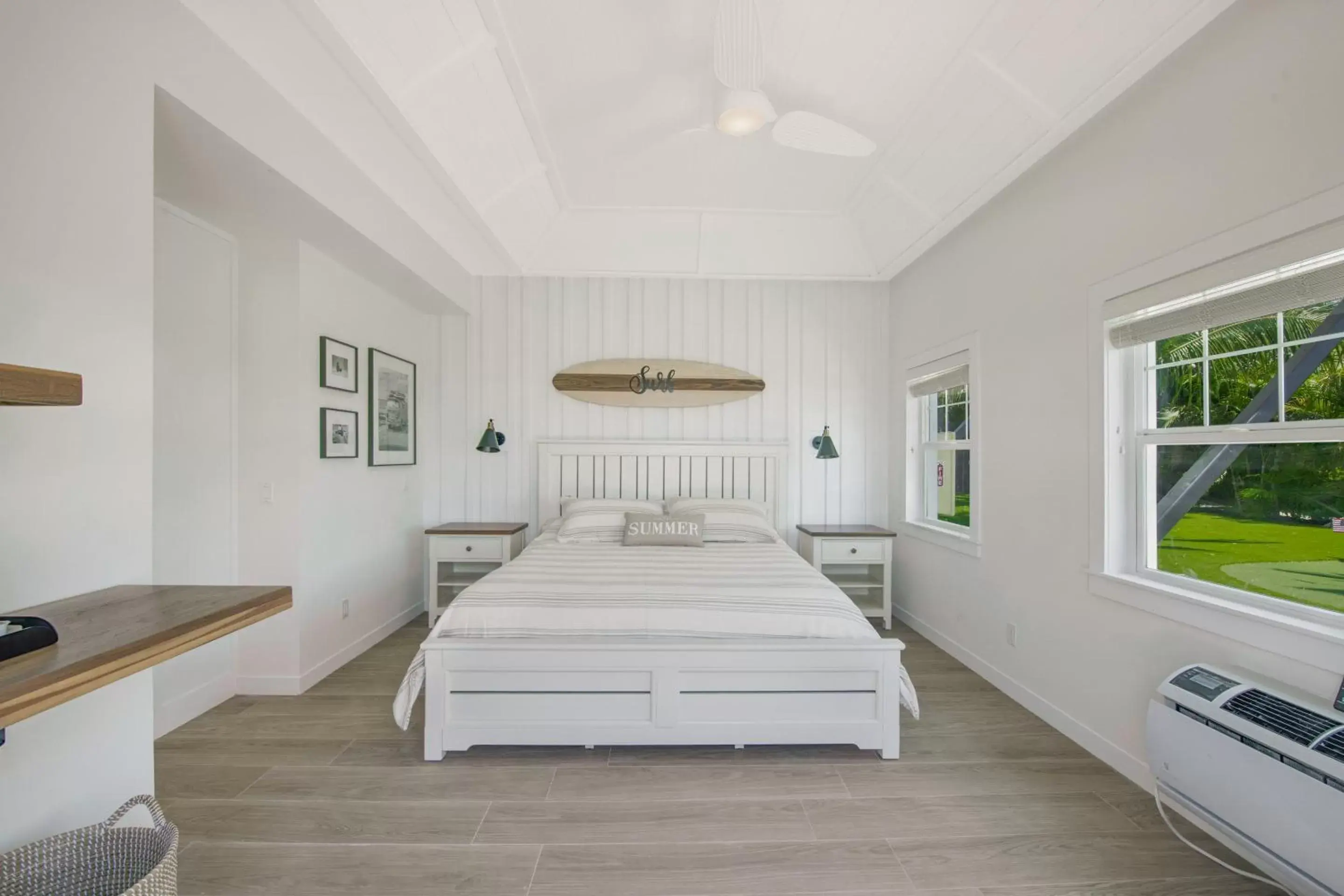 Bed in Casey Key Resorts - Beachfront