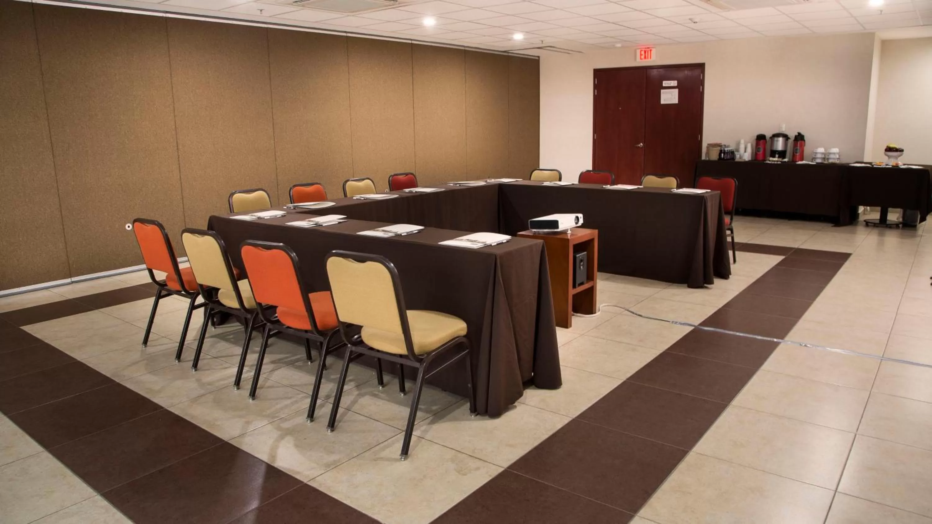 Meeting/conference room in Staybridge Suites Queretaro by IHG