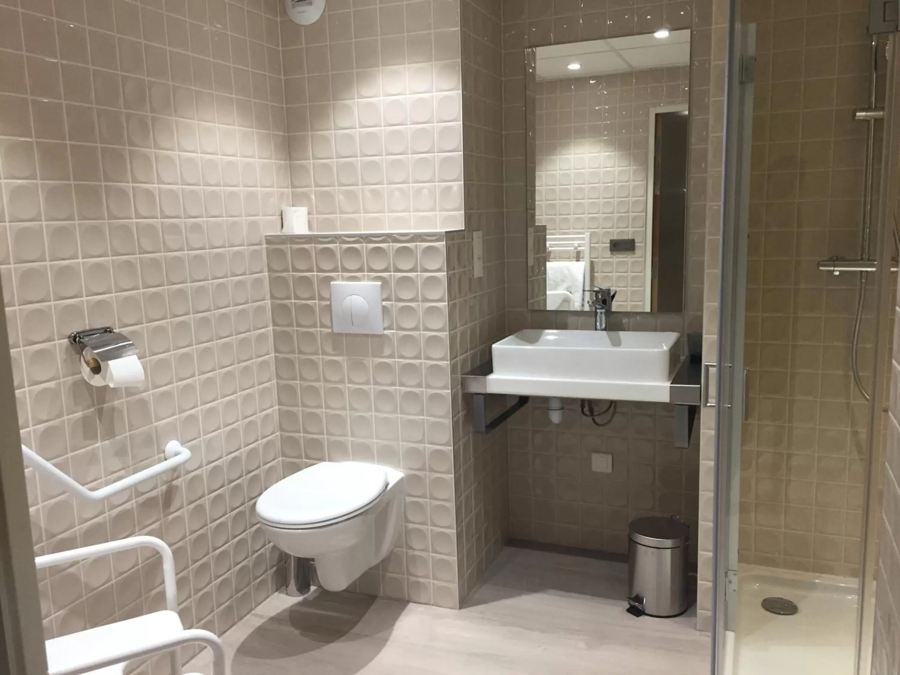 Double Room - Disability Access in HOTEL LES 3 VALLÉES Double Room - Disability Access in HOTEL LES 3 VALLÉES