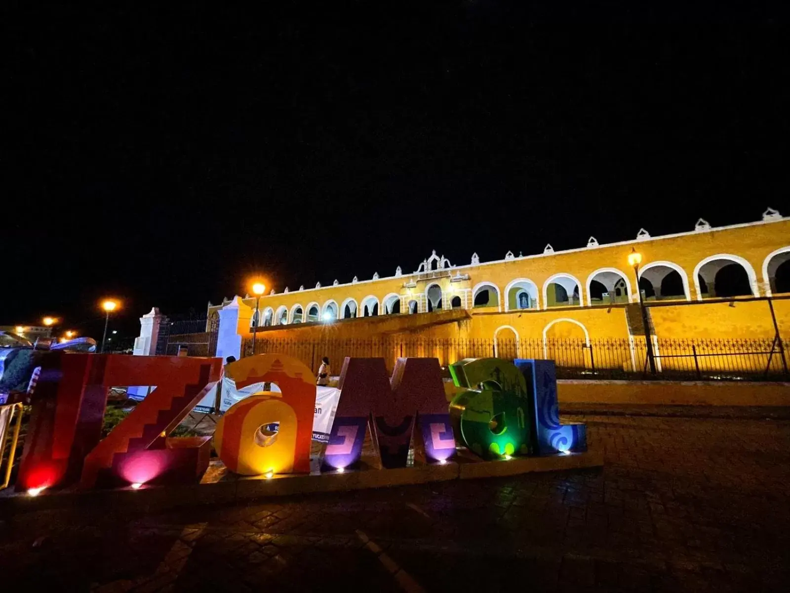 Evening entertainment, Property Building in Buenosdías Izamal