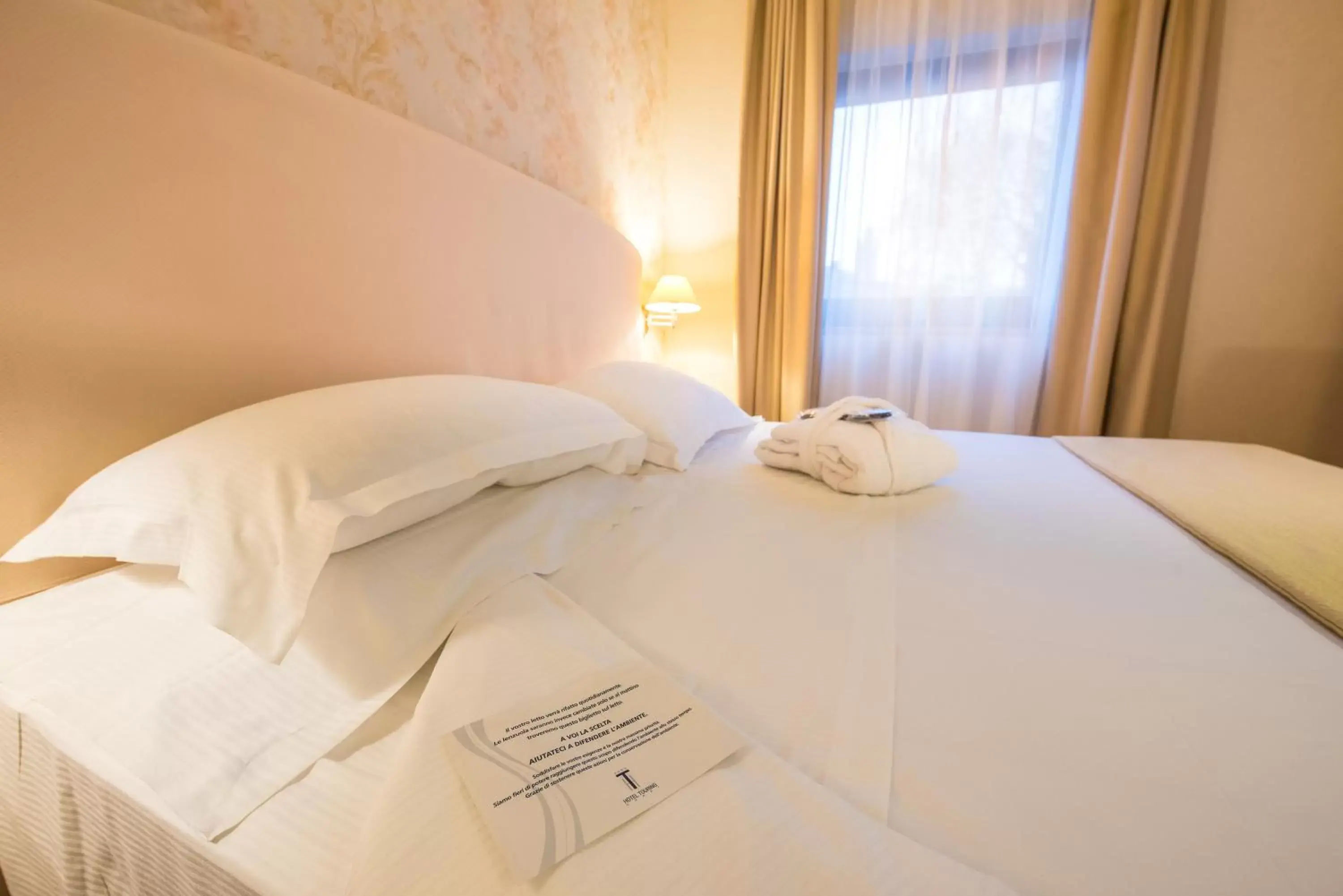 Bed in Hotel Touring Bed in Hotel Touring