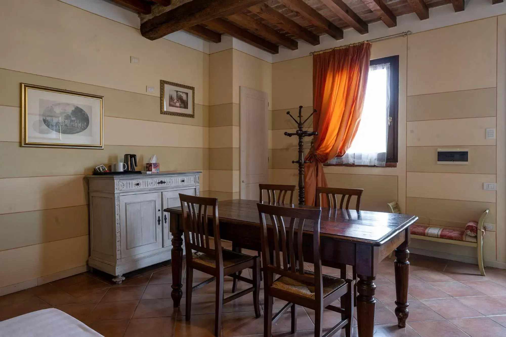 Bedroom, Kitchen/Kitchenette in Hotel Airone