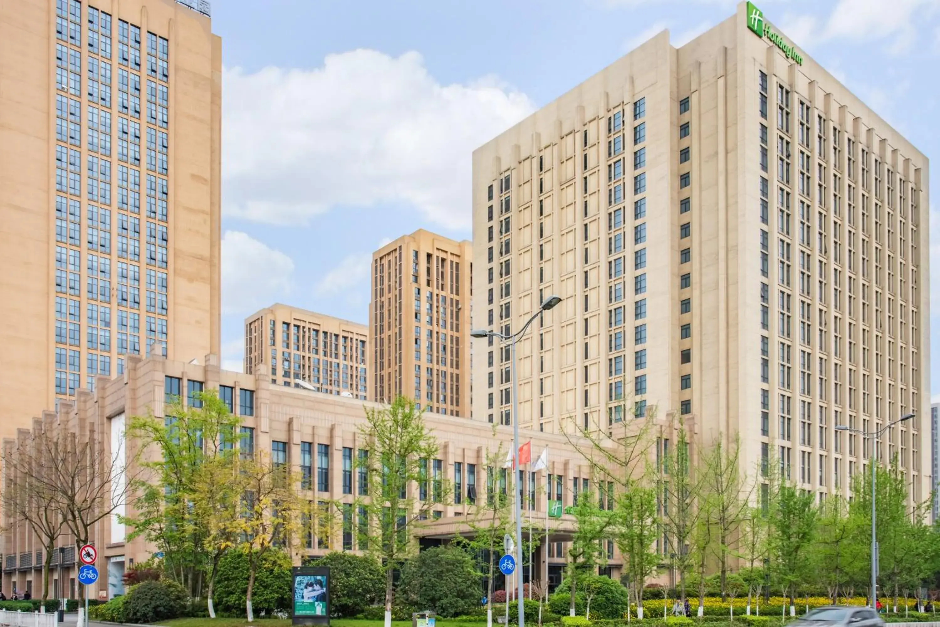 Property Building in Holiday Inn Chongqing University Town, an IHG Hotel