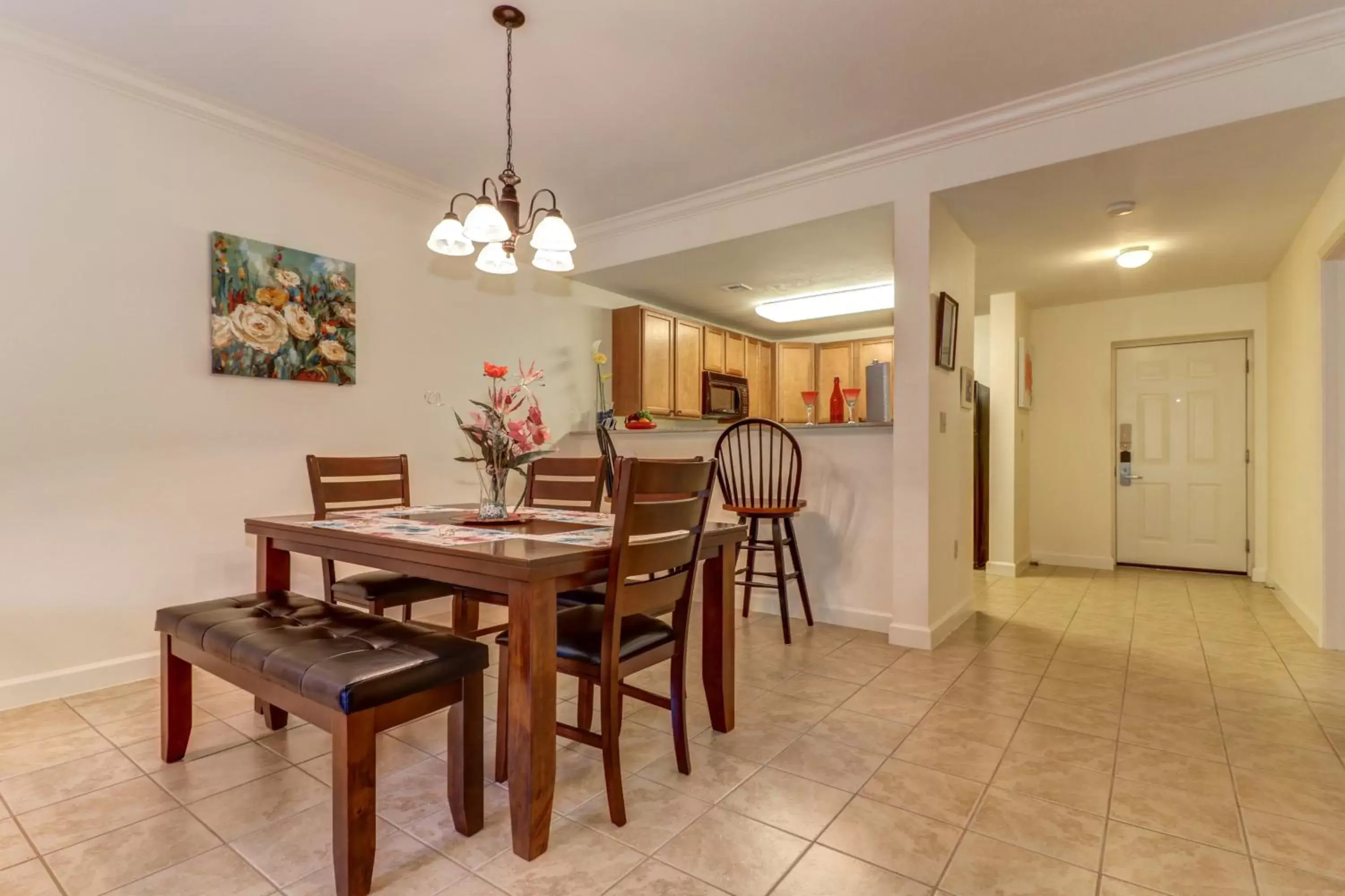 Dining Area in Sandy's Sanctuary