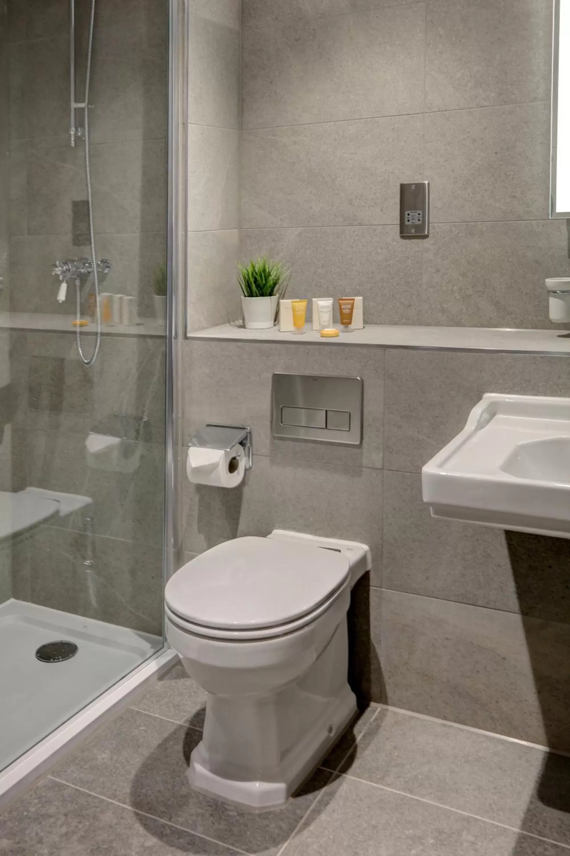 Toilet, Bathroom in Best Western Plus Kenwick Park Hotel