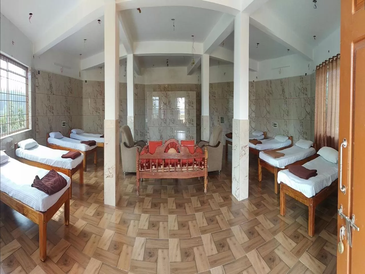 Photo of the whole room in CS County Resort