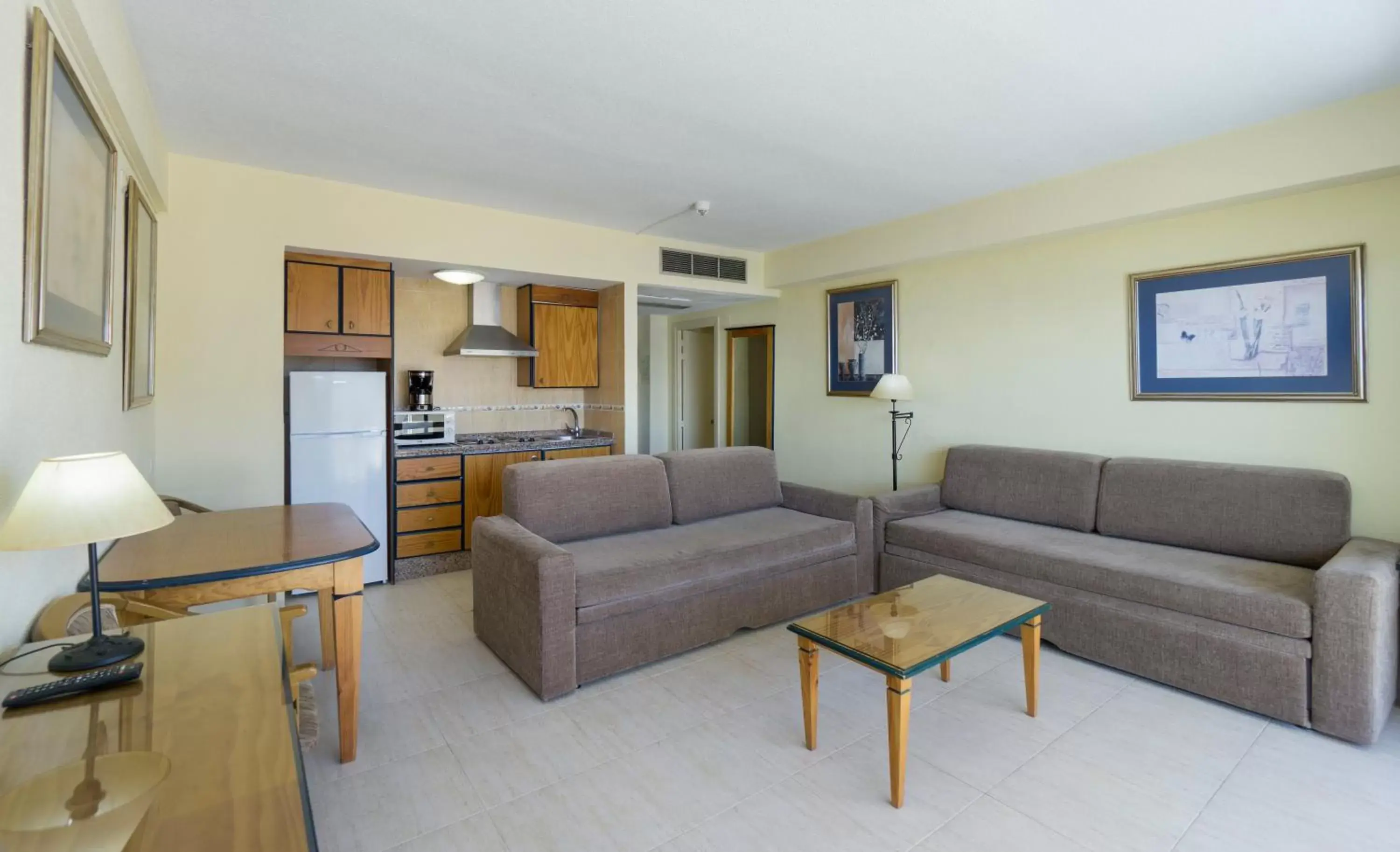 Kitchen or kitchenette, Seating Area in Hotel Apartamentos Pyr Fuengirola