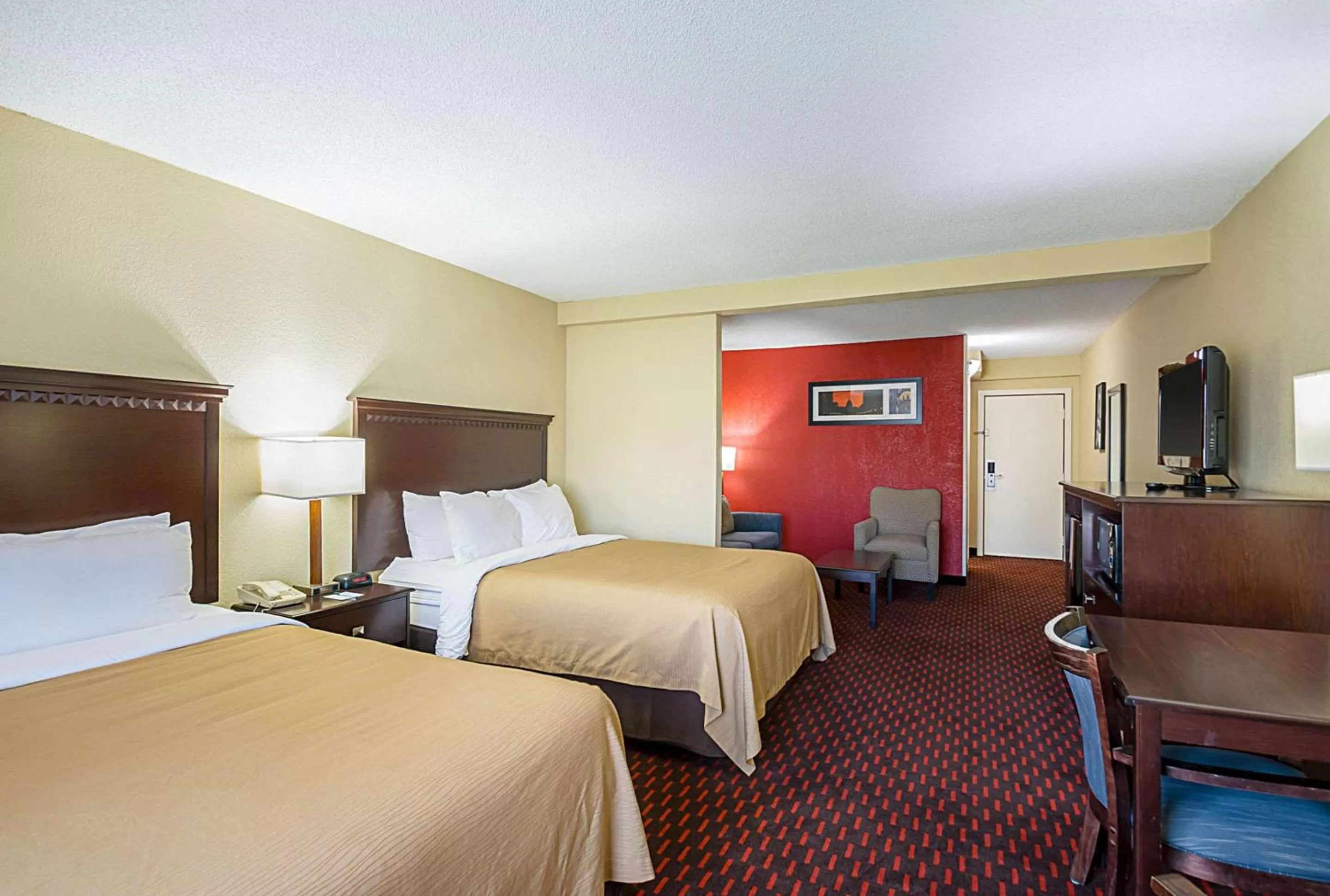 Photo of the whole room, Bed in Quality Inn & Suites Hagerstown