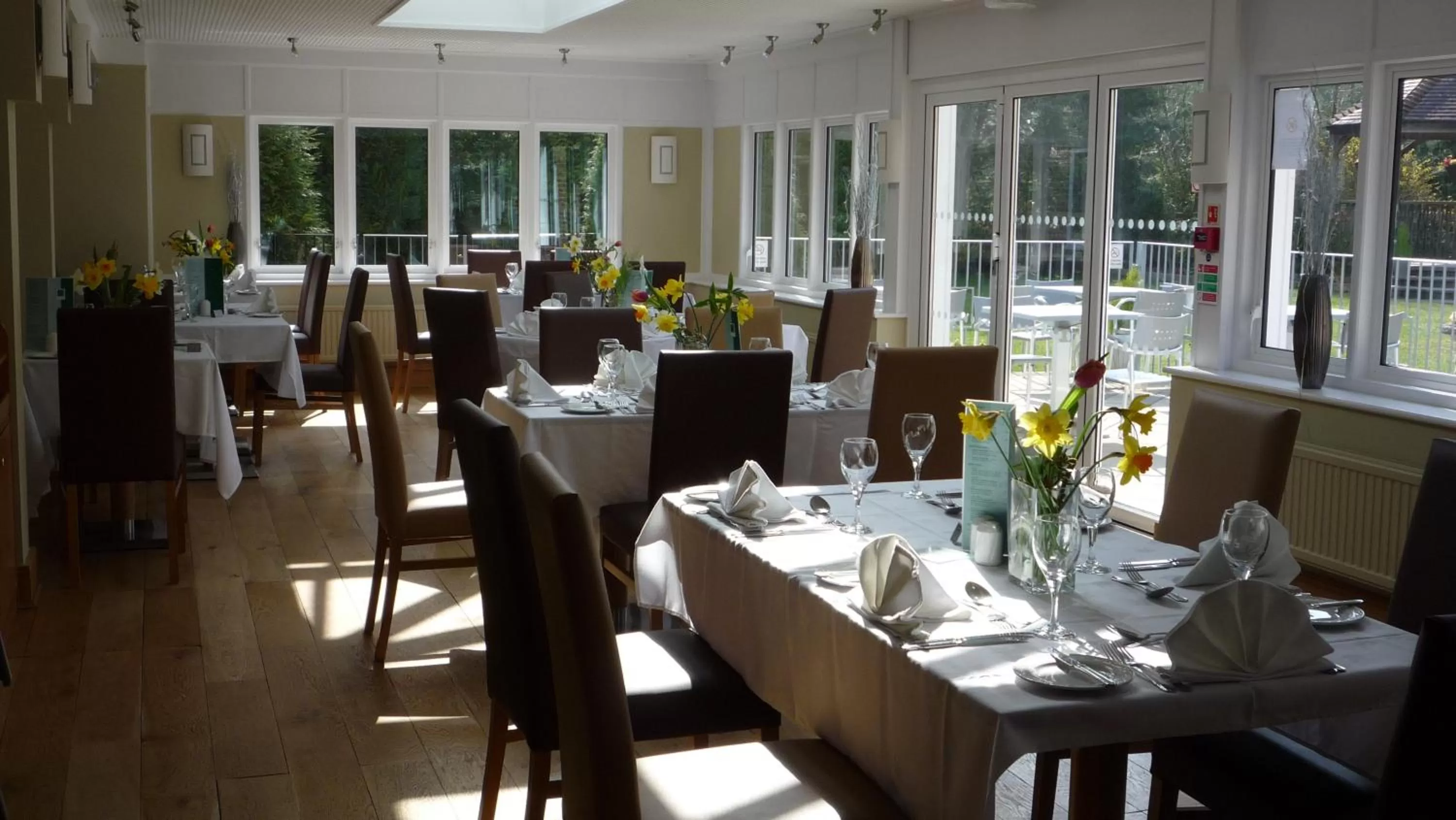 Restaurant/places to eat in Little Silver Country Hotel