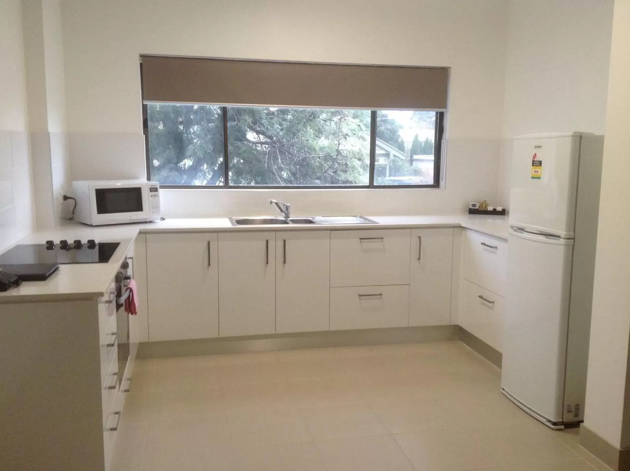 Kitchen or kitchenette, Kitchen/Kitchenette in BEST WESTERN Geelong Motor Inn & Serviced Apartments