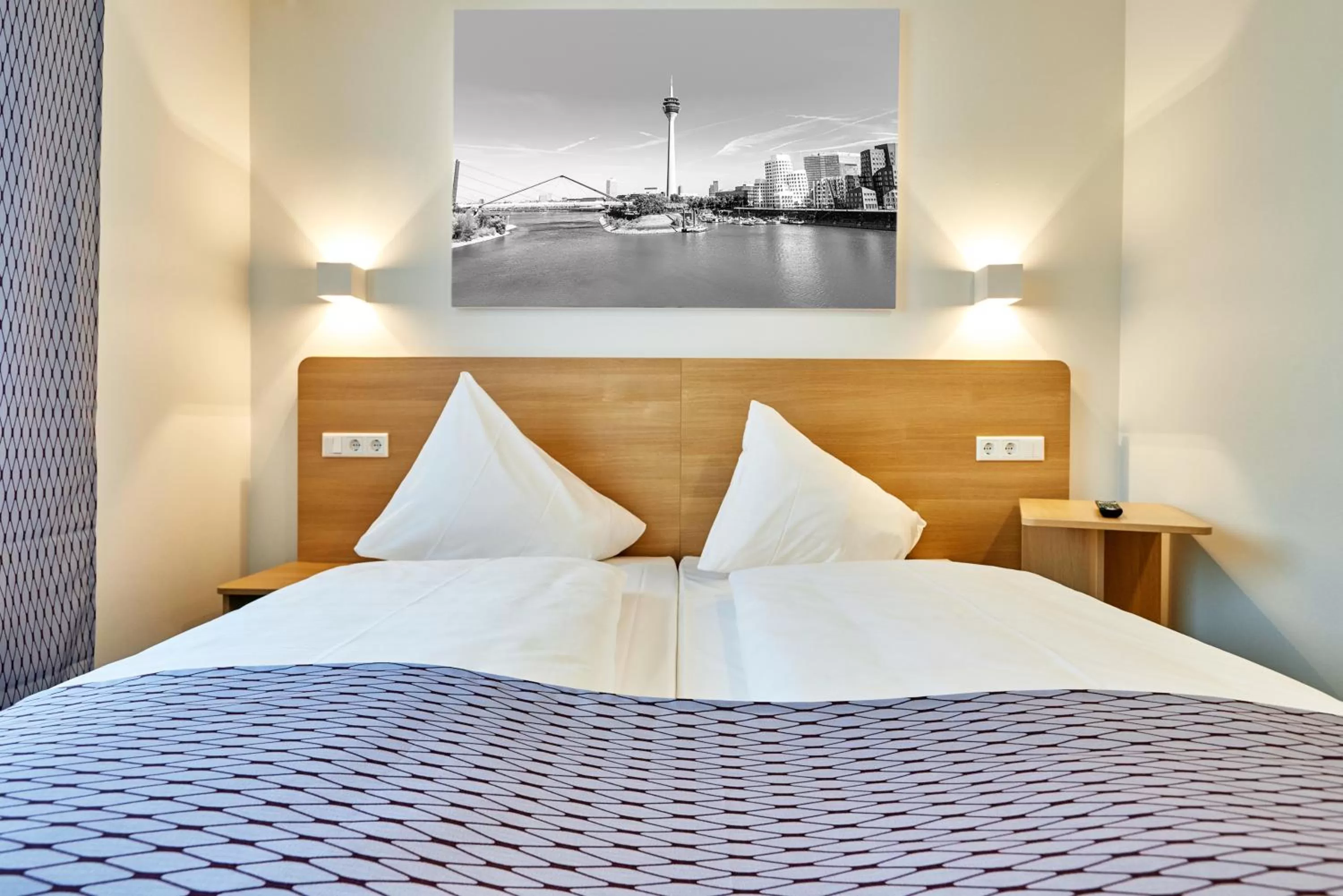 Other, Bed in McDreams Hotel Düsseldorf-City