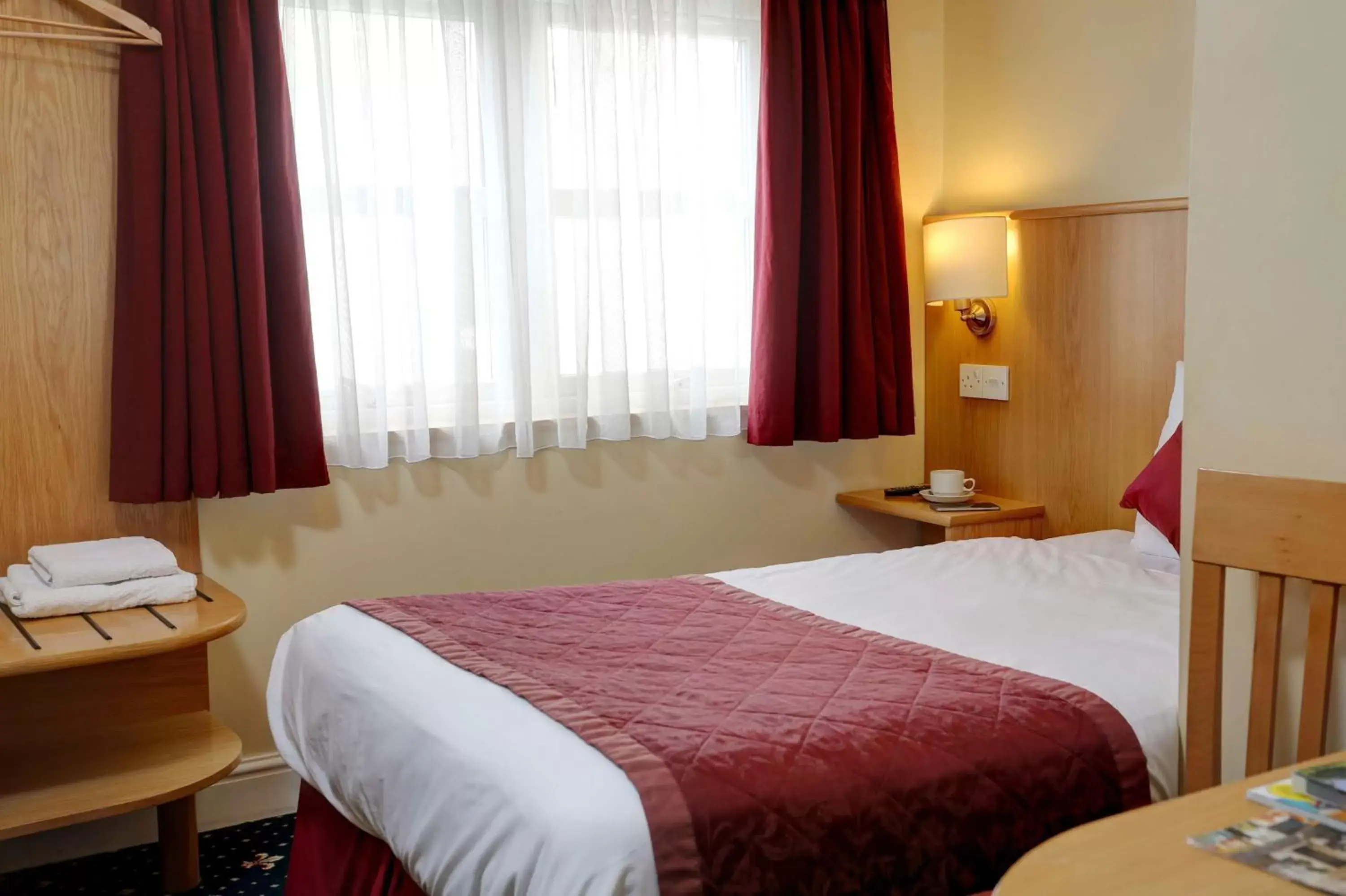 Photo of the whole room, Bed in Best Western London Highbury