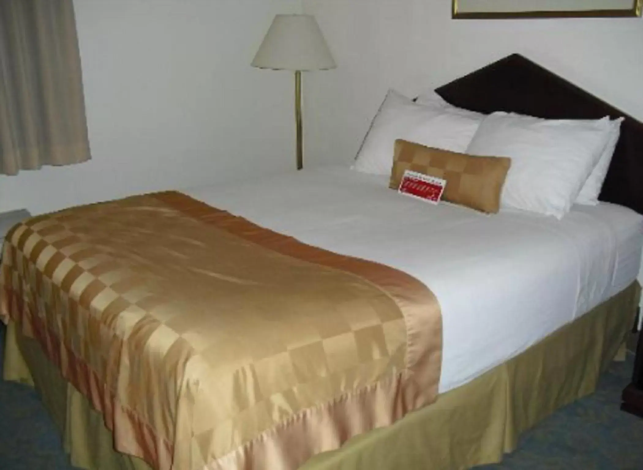 Bed in Ramada by Wyndham Williams Bed in Ramada by Wyndham Williams